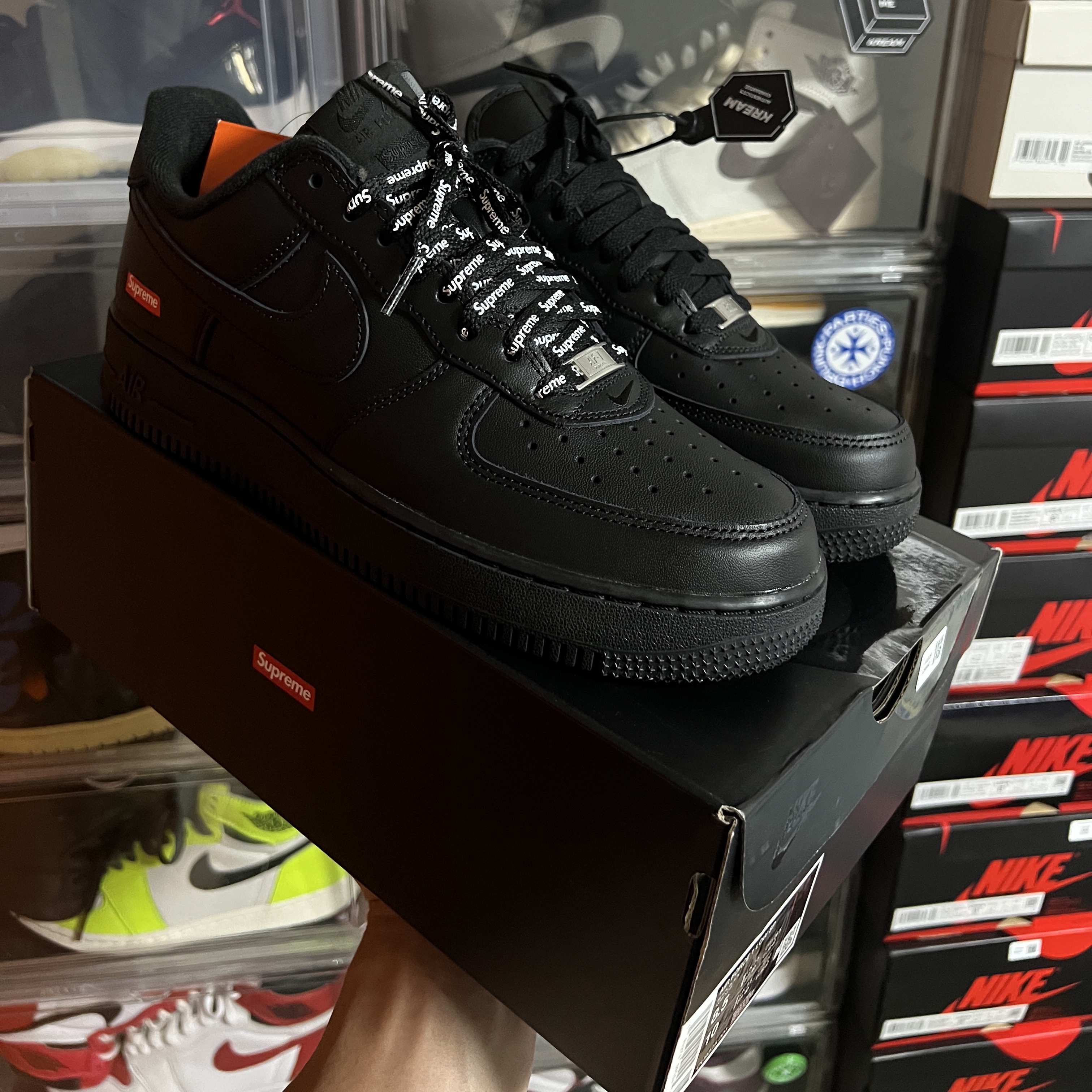 Nike x Supreme Air Force 1 Low Black 착용 스타일