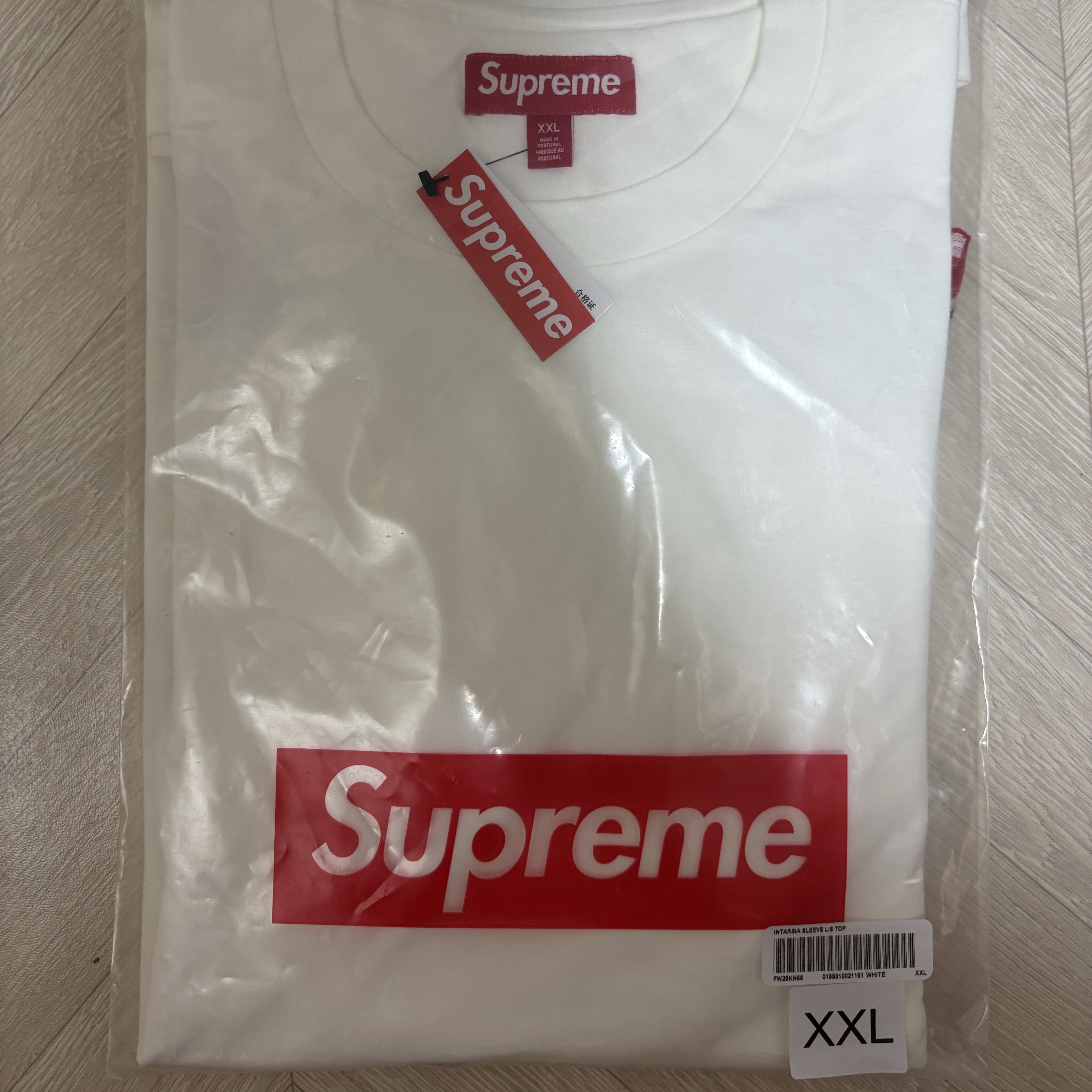 Supreme Intarsia Sleeve L/S Top White - 25FW 착용 스타일