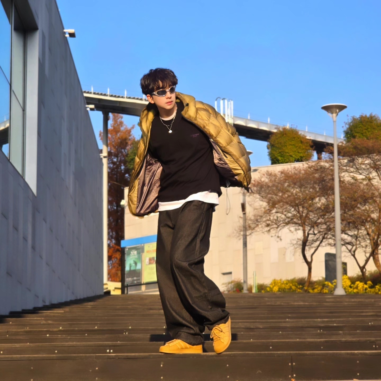 Adidas Superstar Golden Beige 착용 스타일 - 1