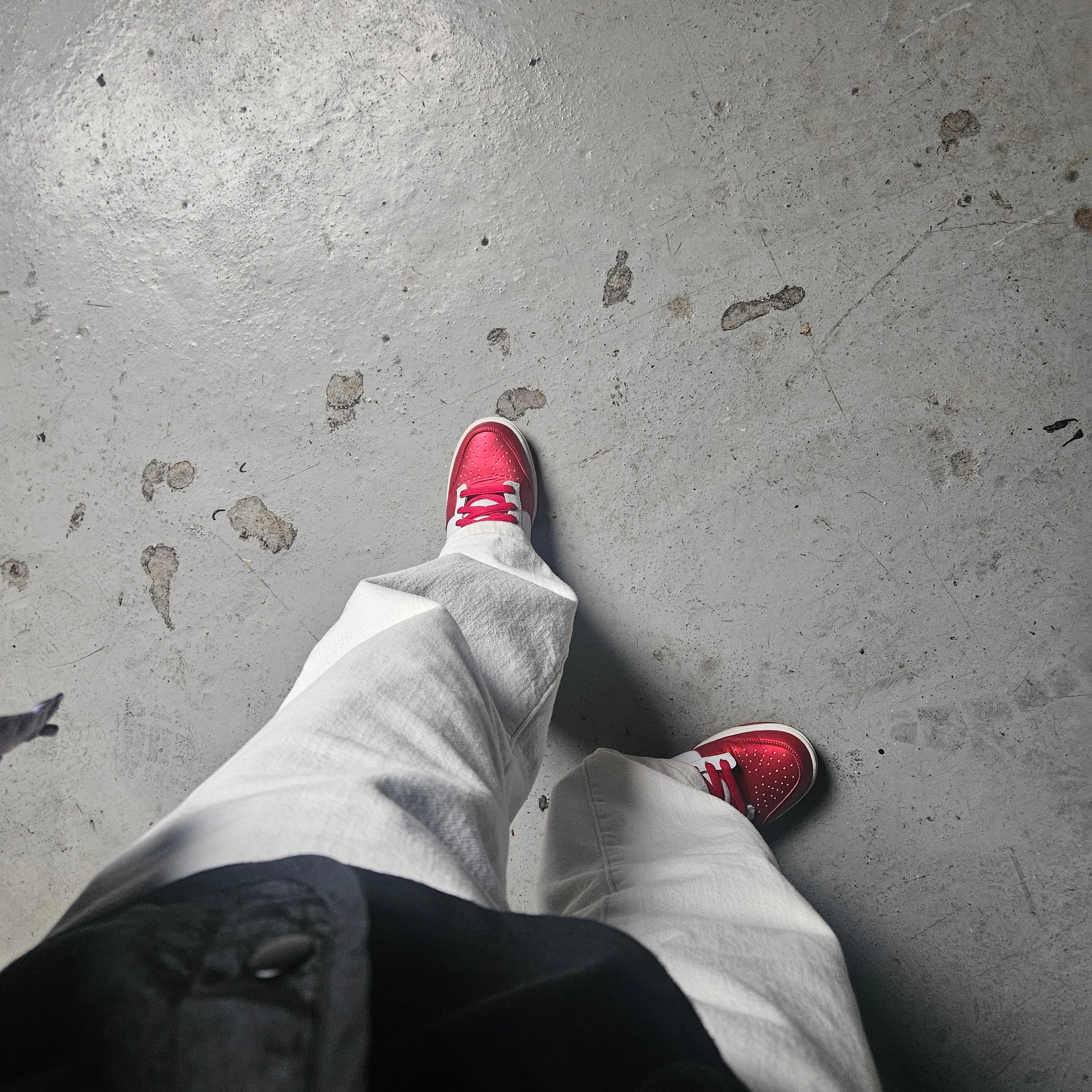 Nike x Supreme SB Dunk Low Jewel Swoosh Red 착용 스타일