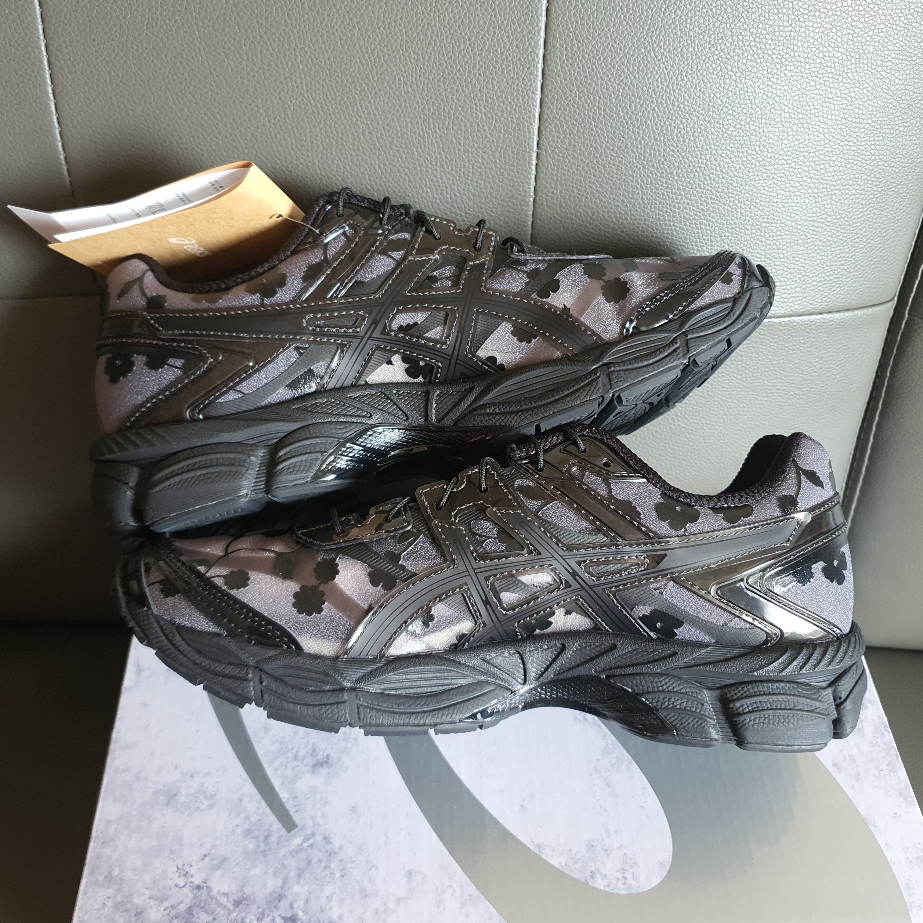 Asics x Cecilie Bahnsen Gel-Cumulus 16 Black 착용 스타일
