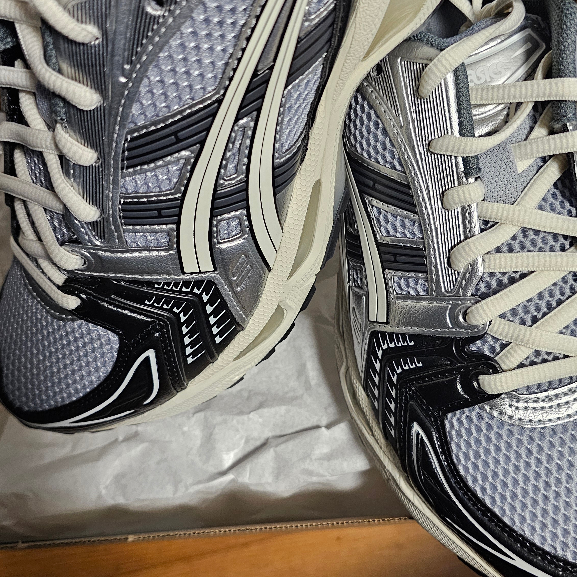 Asics Gel-Kayano 14 Black Glacier Grey 착용 스타일