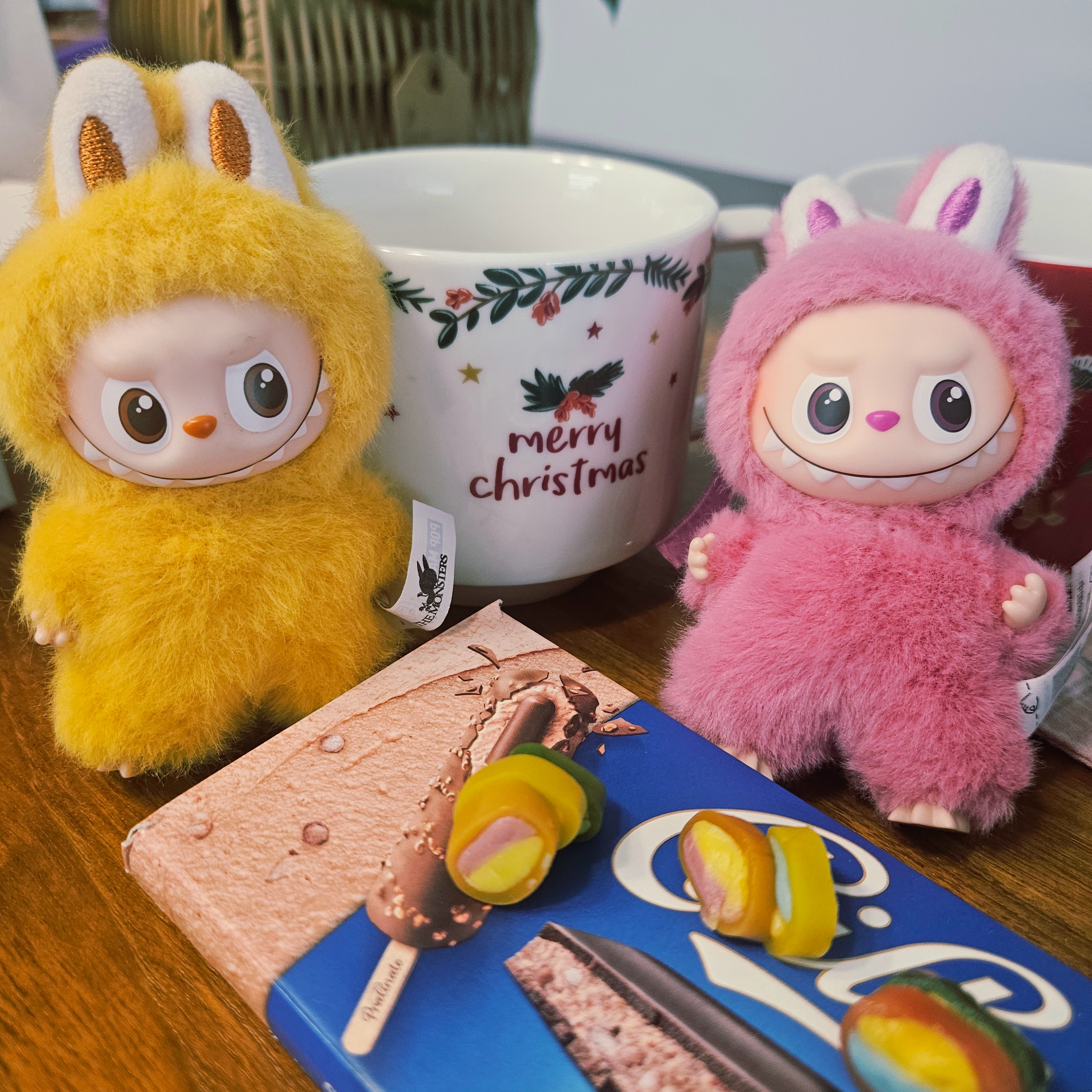 Pop Mart Labubu The Monsters Pin For Love Series Vinyl Plush Pendant (N-Z) Q (Opened Case), Pop Mart Labubu The Monsters Pin For Love Series Vinyl Plush Pendant (N-Z) Y (Opened Case) 착용 스타일 - 3