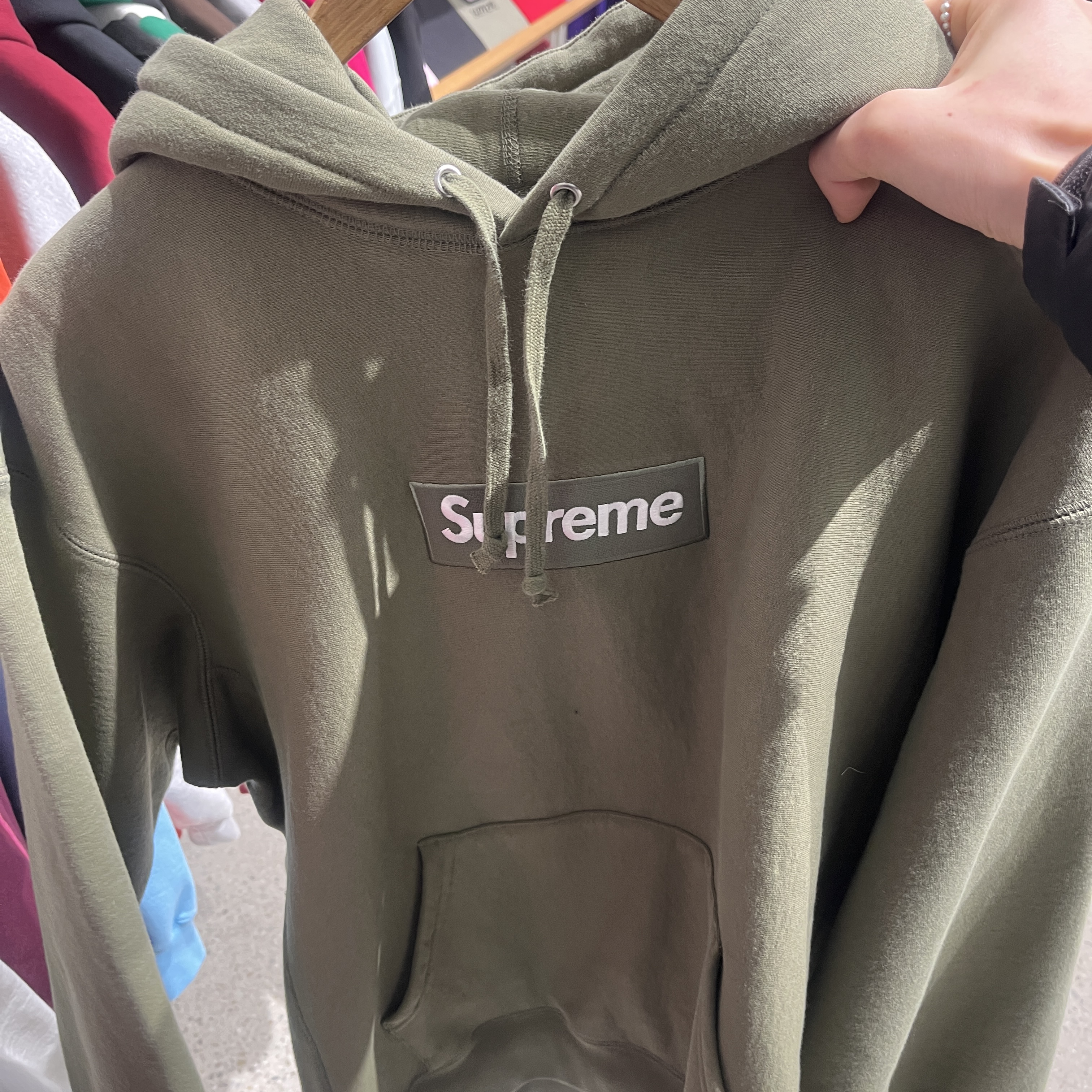 Supreme Box Logo Hooded Sweatshirt Light Olive - 25FW 착용 스타일