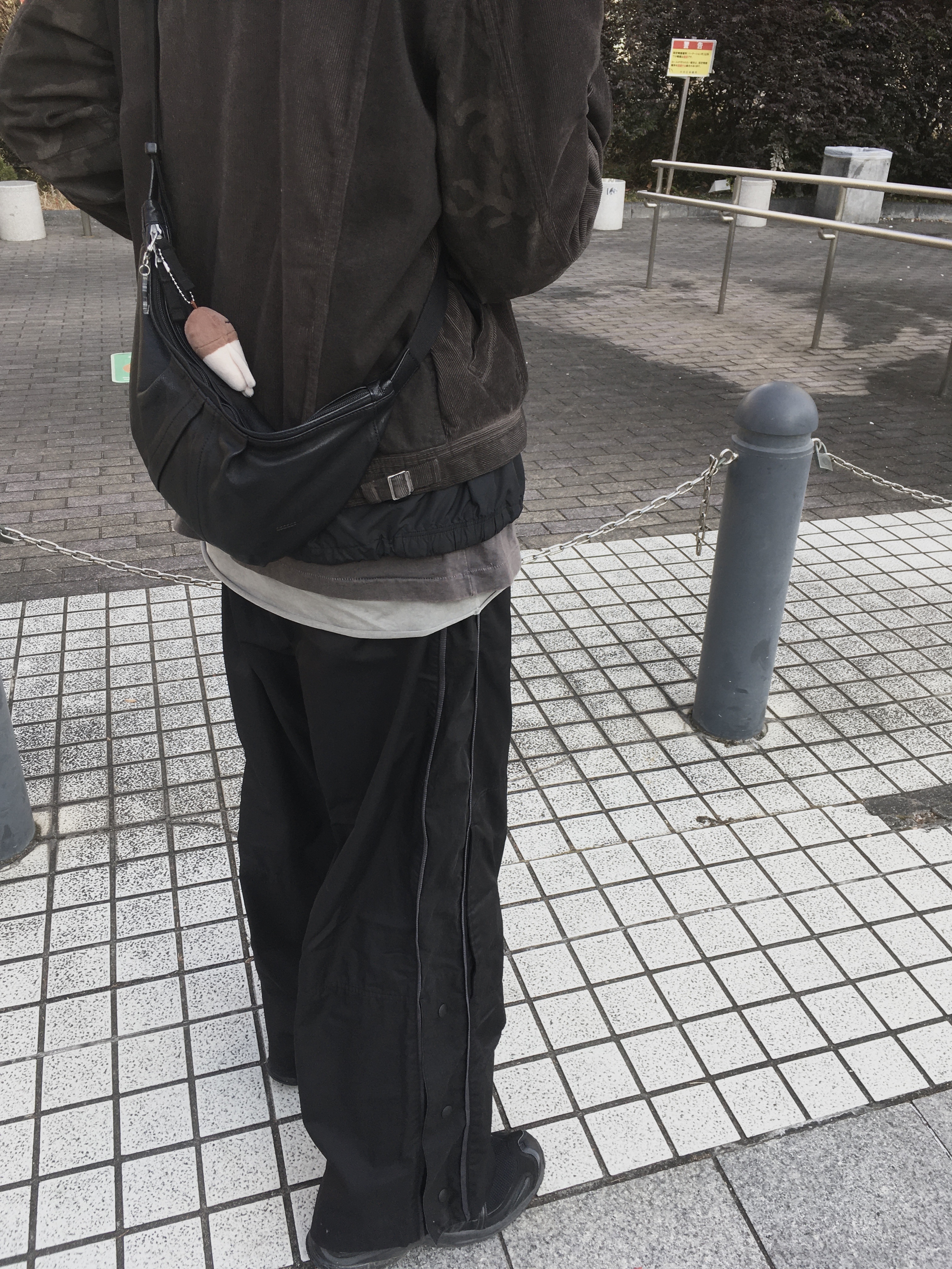 Polyteru 1011 Nylon Track Pants Triple Black, Salomon XA Pro 3D Black Magnet 착용 스타일 - 1