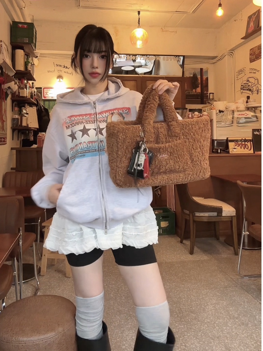 Hysteric Glamour Woman On Skull Pt Keychain Red, Balenciaga Le Cagole Coin Purse Black 착용 스타일