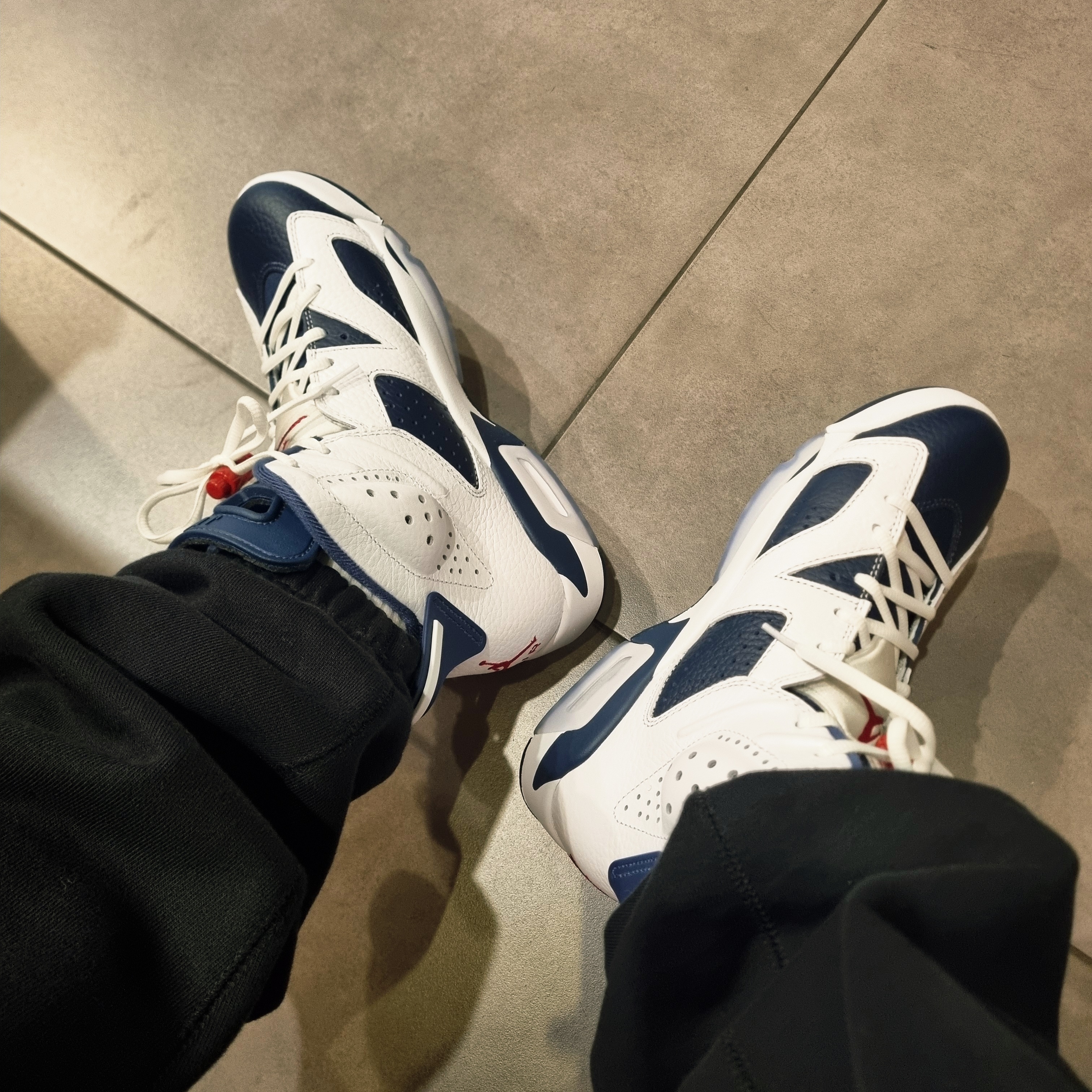 Jordan 6 Retro White and Midnight Navy, Nike NRG Solo Swoosh Fleece Pants Black White - Asia 착용 스타일