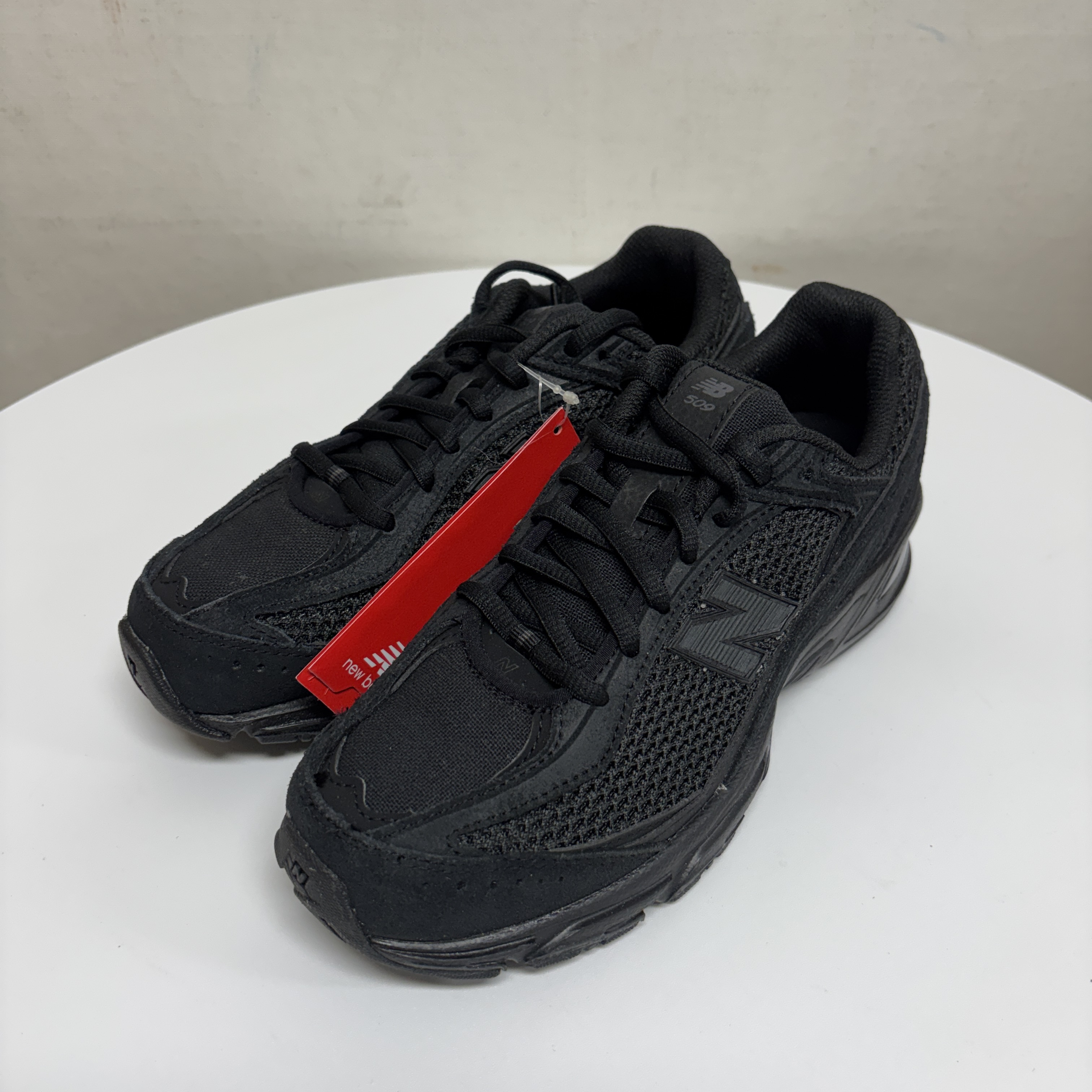 New Balance 509 Black 착용 스타일 - 2