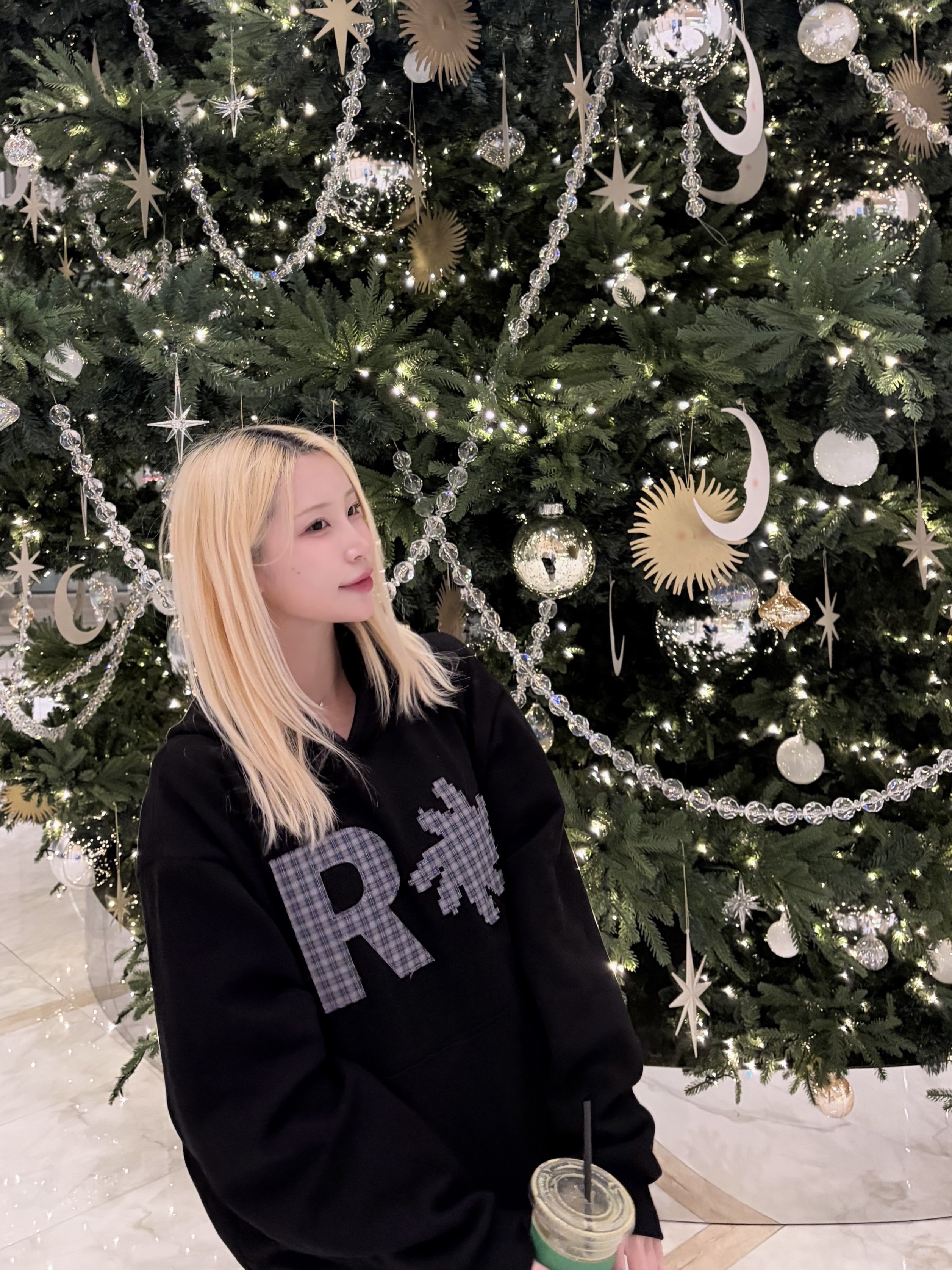 SLOW RECORD HOUSE Check Patch Hoodie Black 착용 스타일 - 3
