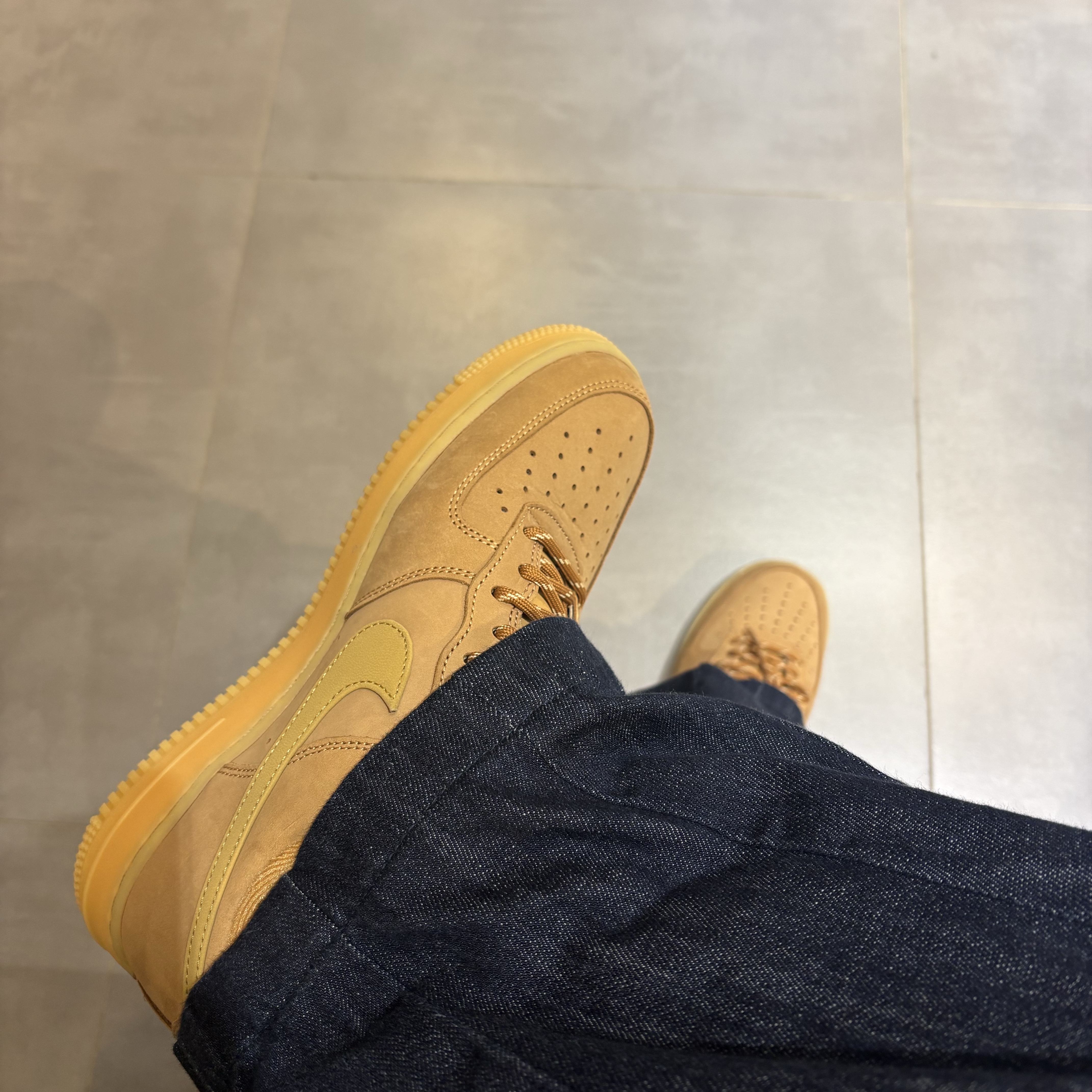 Nike Air Force 1 '07 WB Flax 착용 스타일