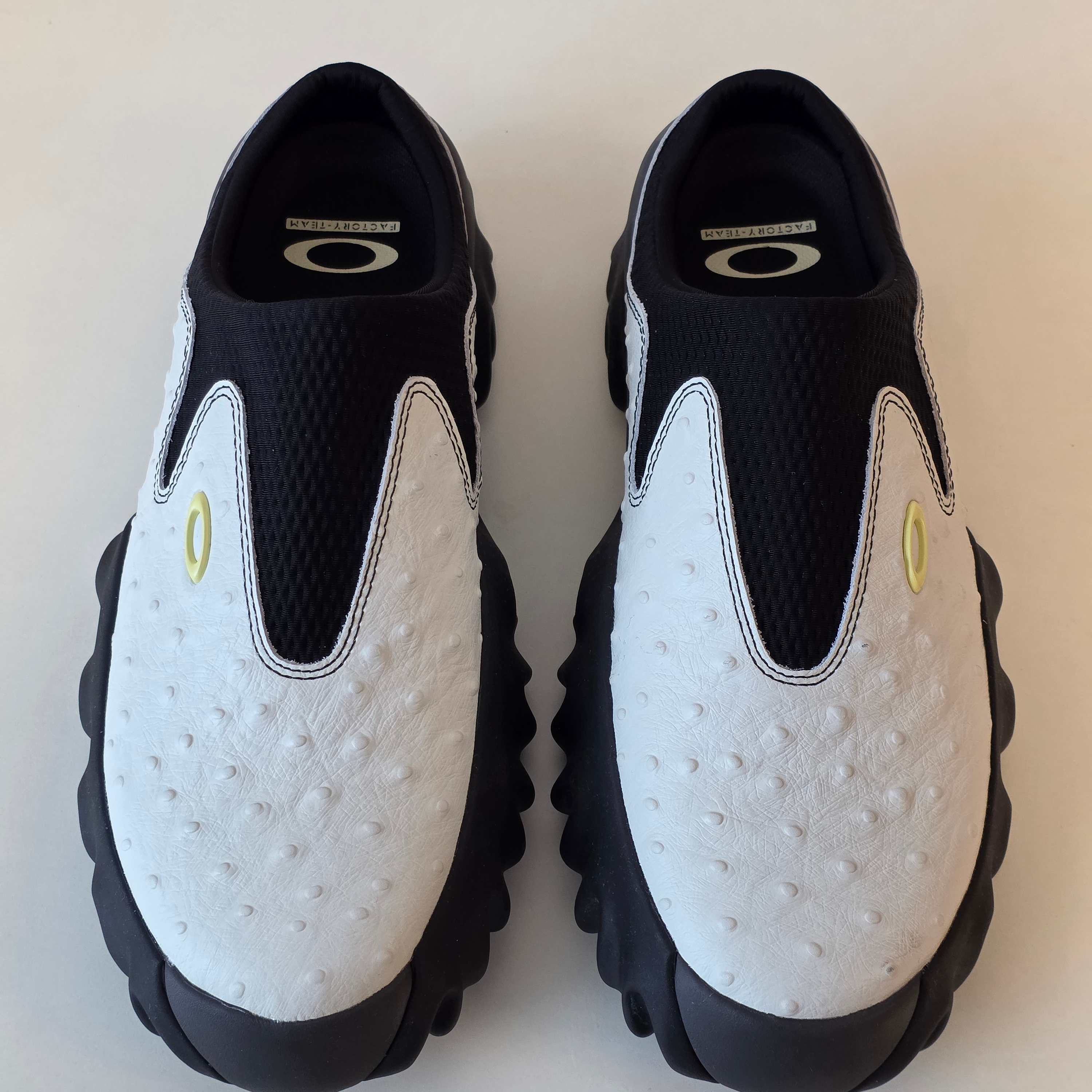 Oakley Factory Team x Brain Dead Ostrich Chop Saw Mule White 착용 스타일 - 3