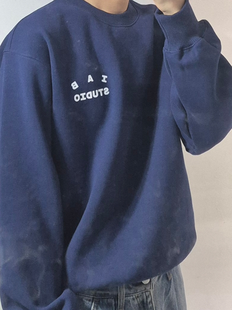 IAB Studio IAB Original Sweatshirt Navy 착용 스타일 - 2