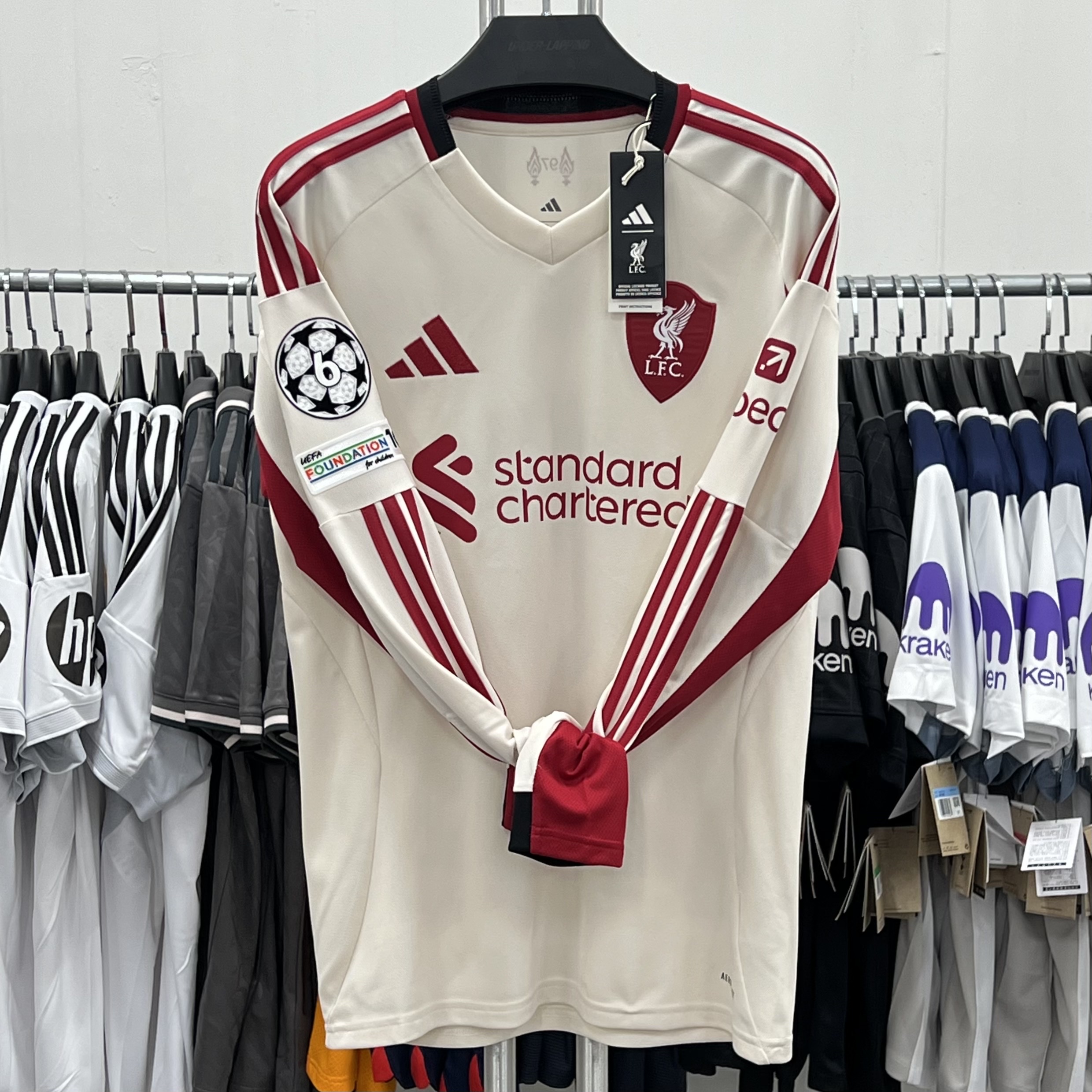 Adidas Liverpool FC 2025/26 Home Long Sleeve Jersey Strawberry Red - KR Sizing (Non Marking Ver.), Adidas Liverpool FC Tiro 25 Competition Training Top Wonder White - KR Sizing (Non Marking Ver.) 착용 스타일 - 2