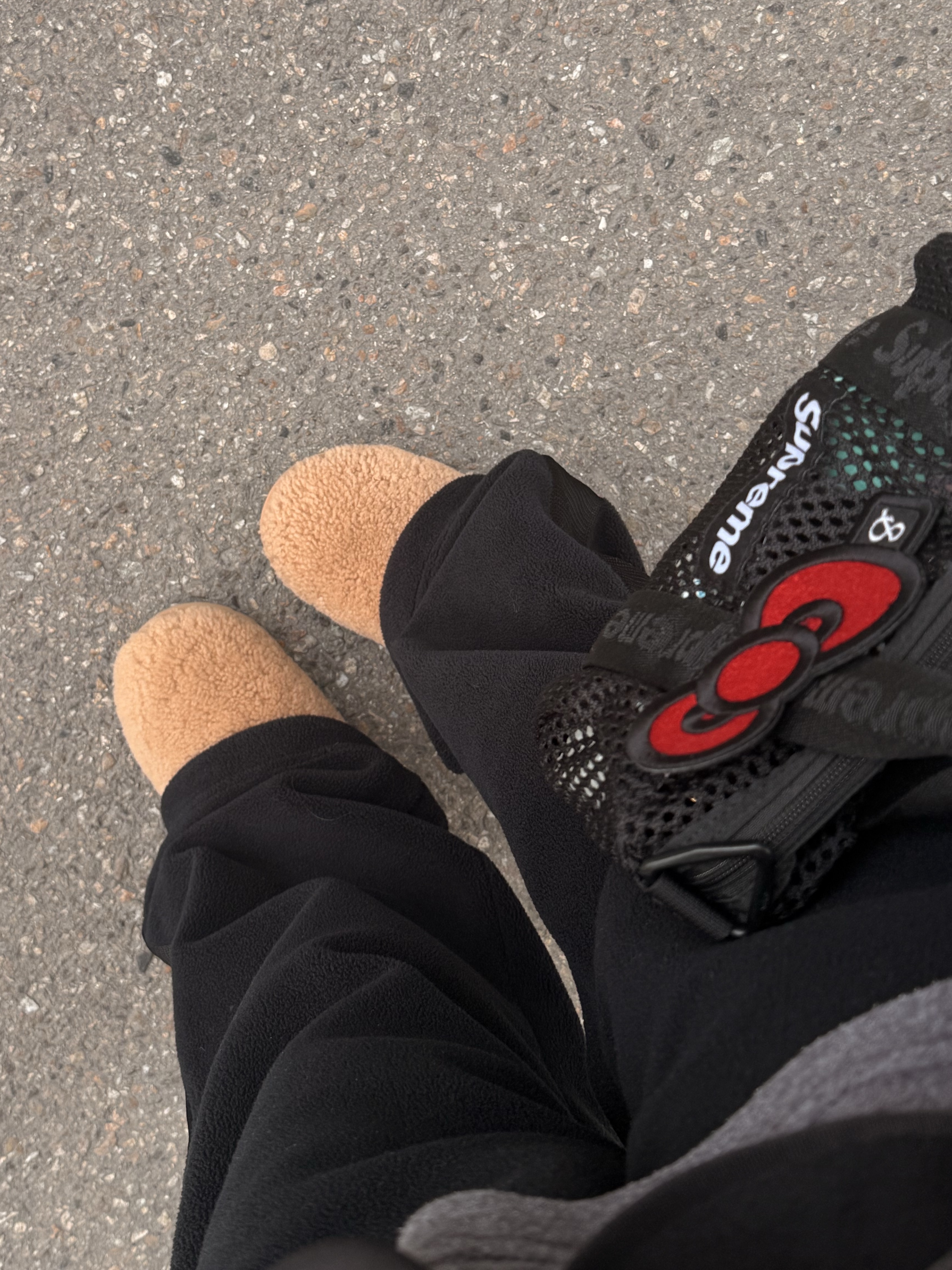Salomon Thermo Trapper Hat Black, (W) UGG Maxi Curly Tasman Slipper Chestnut 착용 스타일 - 2