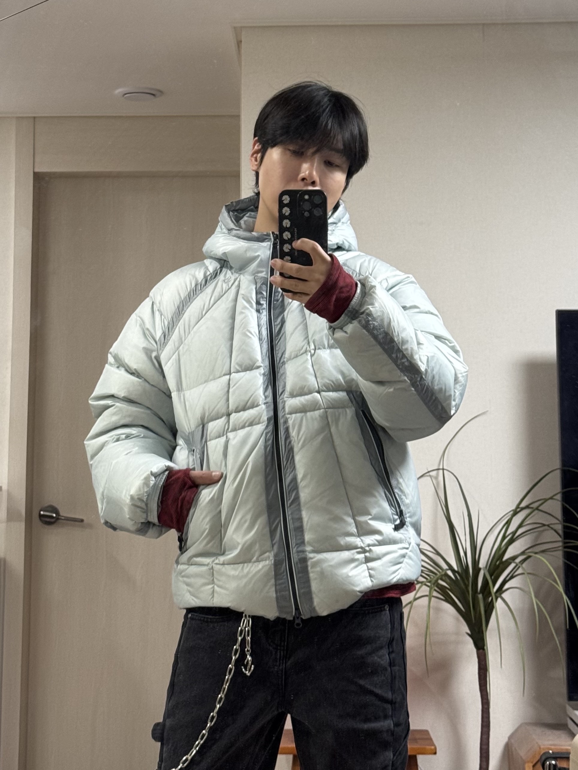 Dr. Martens x Rick Owens 1460 Quad Sole Mega Lace Boots Black, MJD Stripe Finger Hole Long Sleeve T-Shirt Red 착용 스타일 - 3