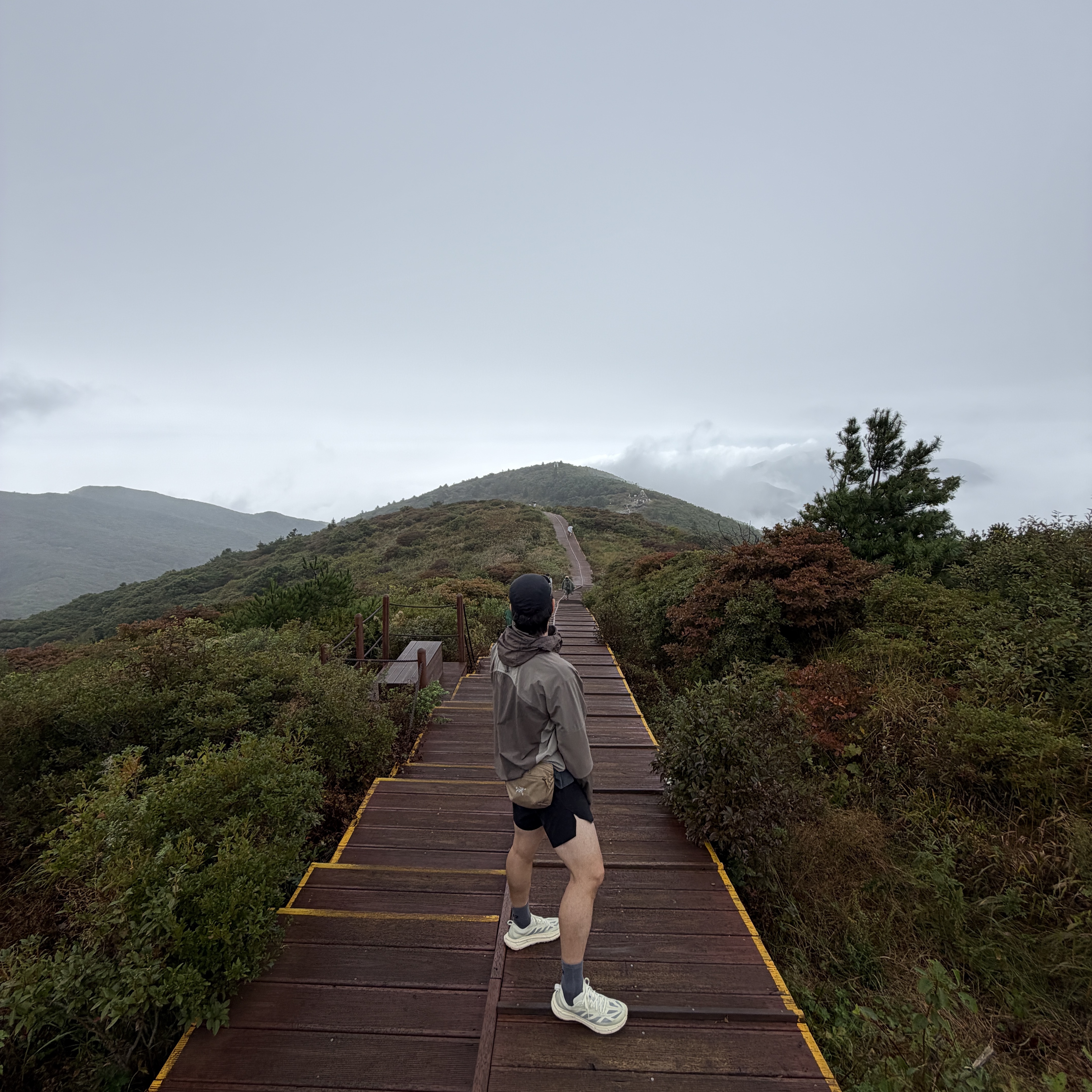 Arc'teryx Mantis 2 Waistpack Canvas, Nike ACG Sun Farer Jacket Ironstone - Asia 착용 스타일 - 2