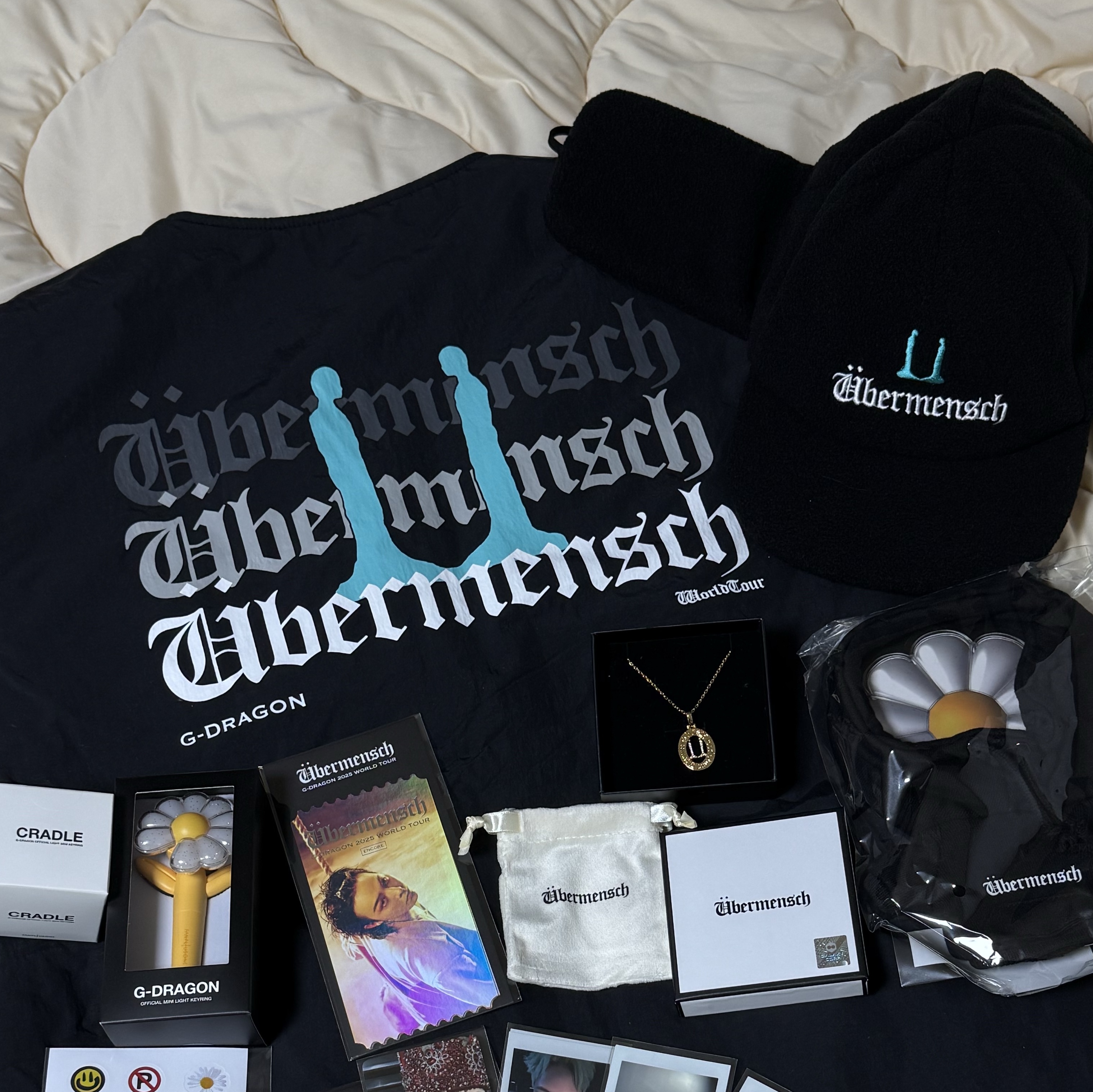 지드래곤 위버멘쉬 리버시블 베스트 블랙 베이지 | G-DRAGON | KREAM