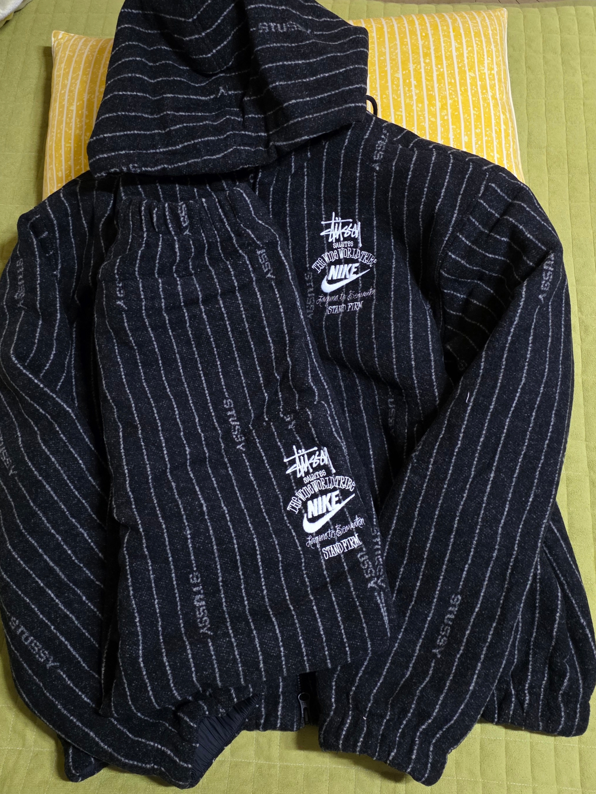 Nike x Stussy NRG Striped Wool Jacket Black (DR4023-010), Nike x Stussy NRG Striped Wool Pants Black (DR4021-010) 착용 스타일