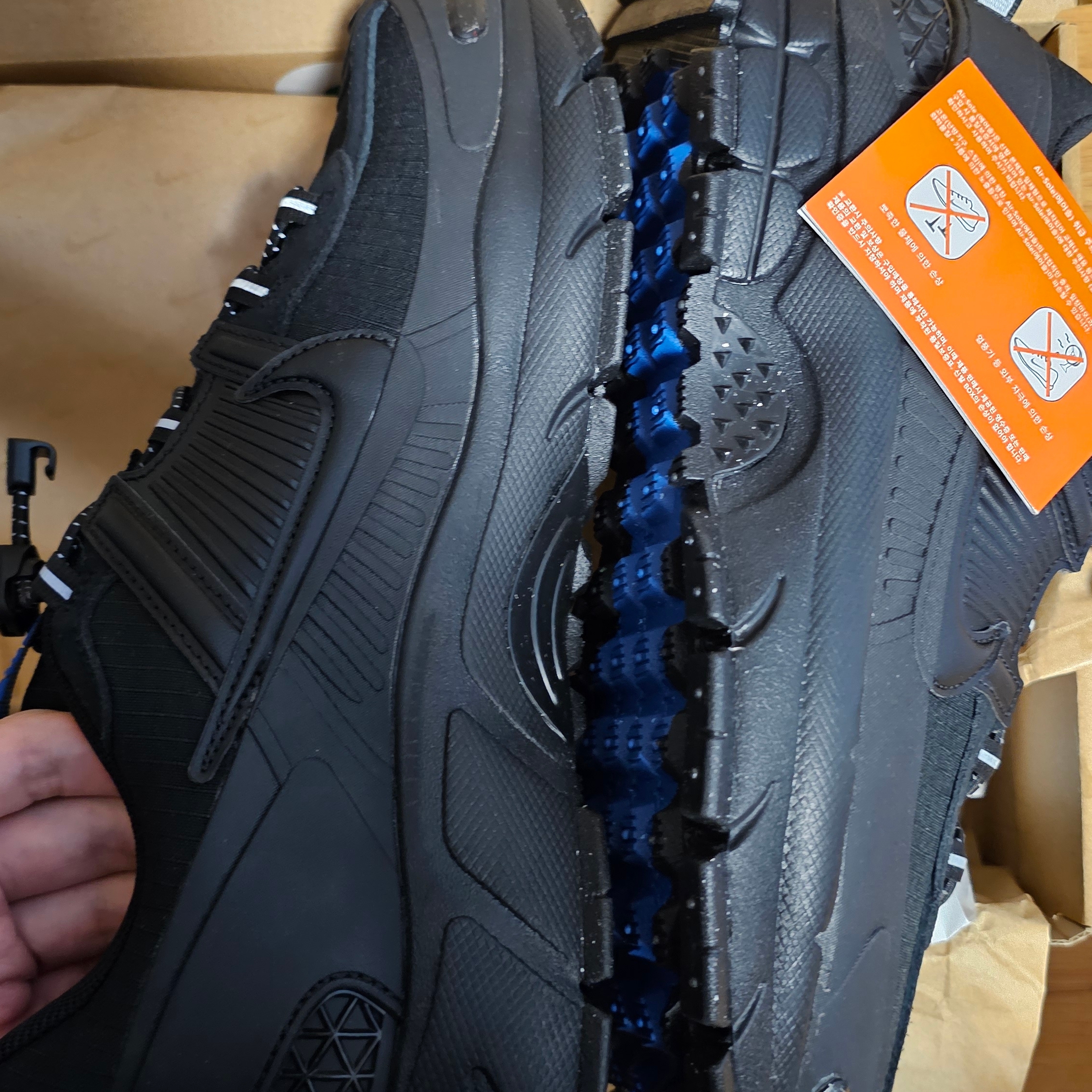 Nike Zoom Vomero Roam Black Racer Blue 착용 스타일