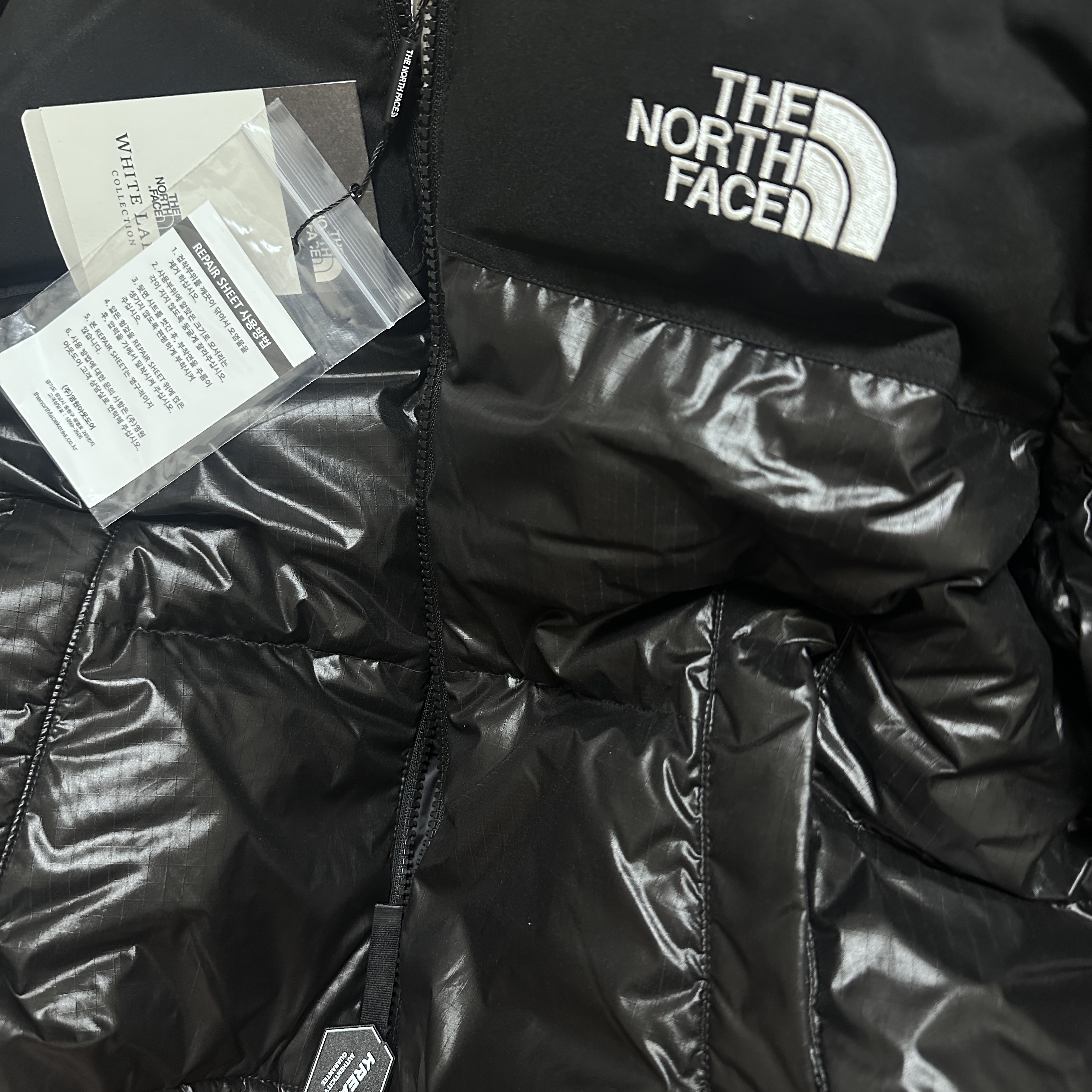 (W) The North Face White Label Novelty Nuptse Down Jacket Black 착용 스타일 - 1
