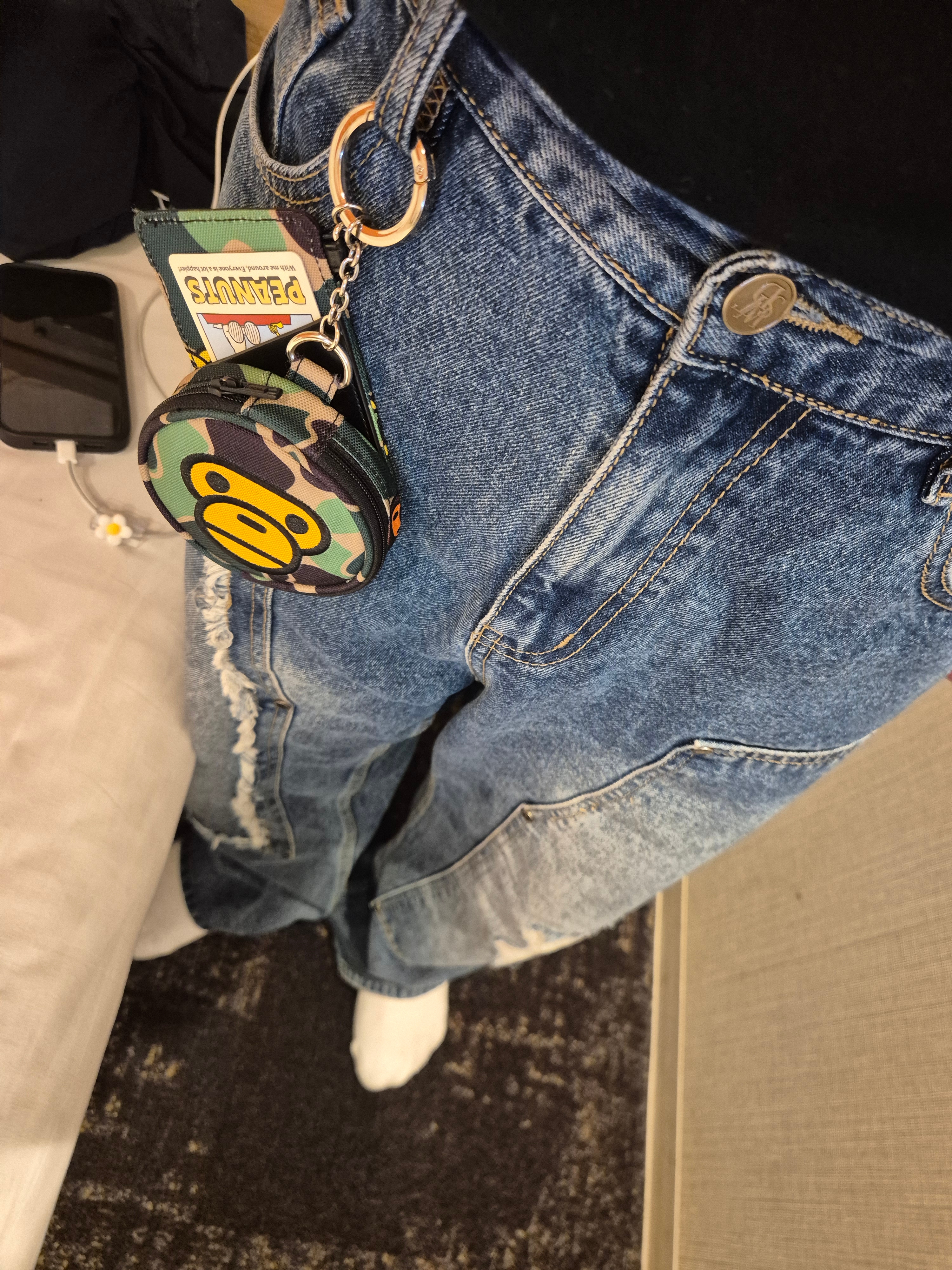 BAPE Baby Milo Mirror Card Holder Keychain Green Black 착용 스타일