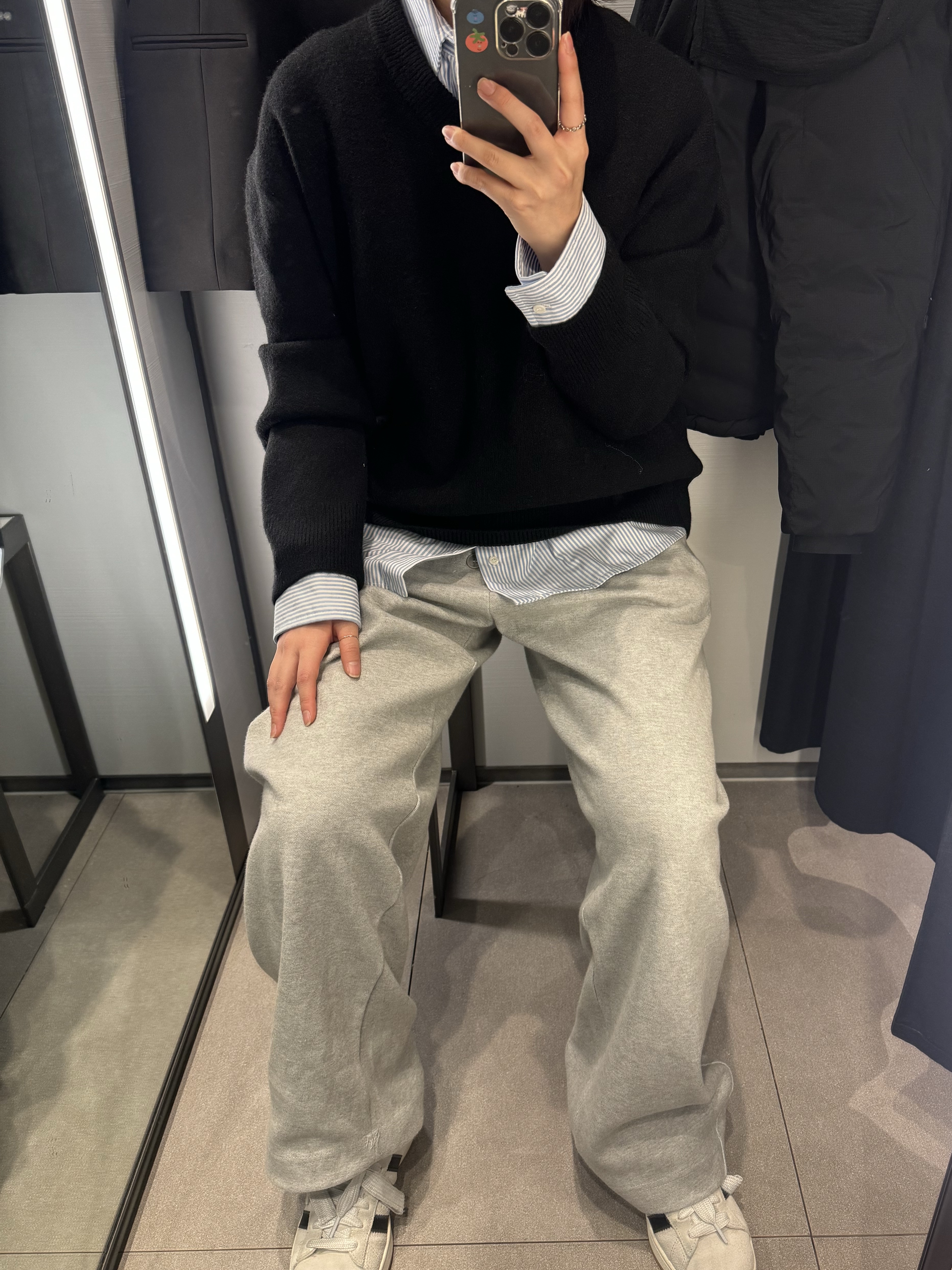 (W) Adidas Campus 00s Crystal White Core Black, Huey Button-Fly Curved Sweatpants Grey 착용 스타일 - 3