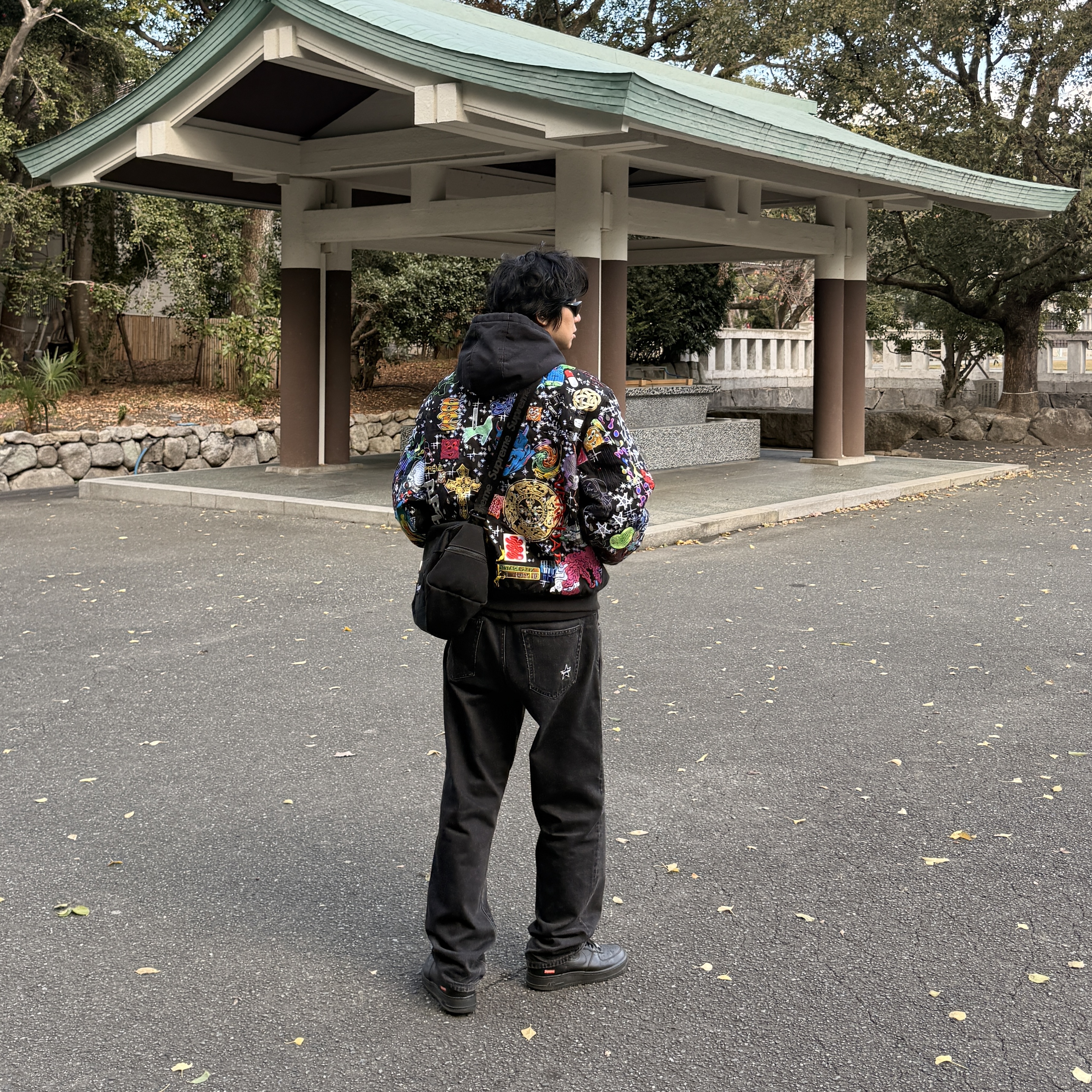 Supreme AOI Embroidered Hooded Work Jacket Black - 25SS, Supreme Regular Jean Washed Black - 23FW 착용 스타일 - 3