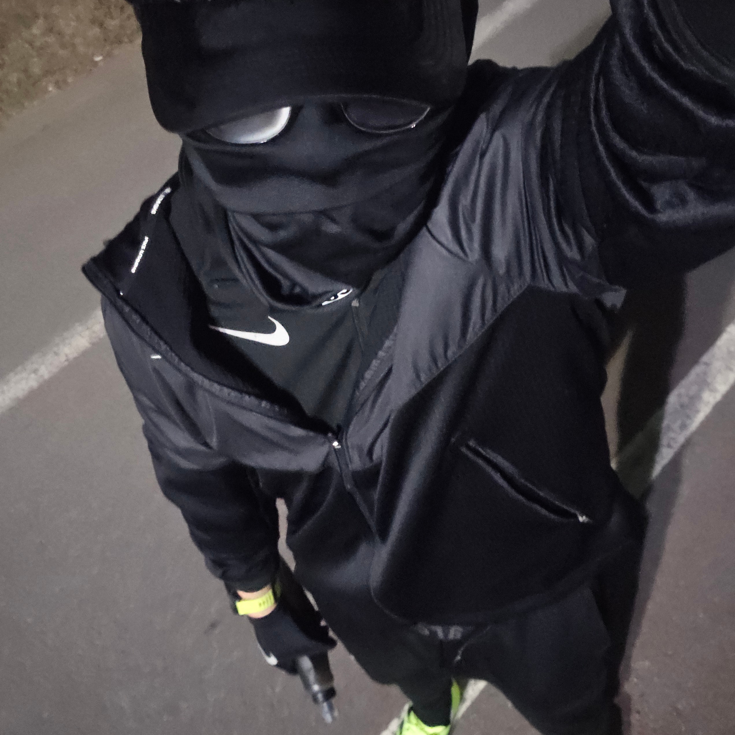 Nike ACG Trail Cap Black, Nike Pacer Lightweight Running Gloves Black 착용 스타일