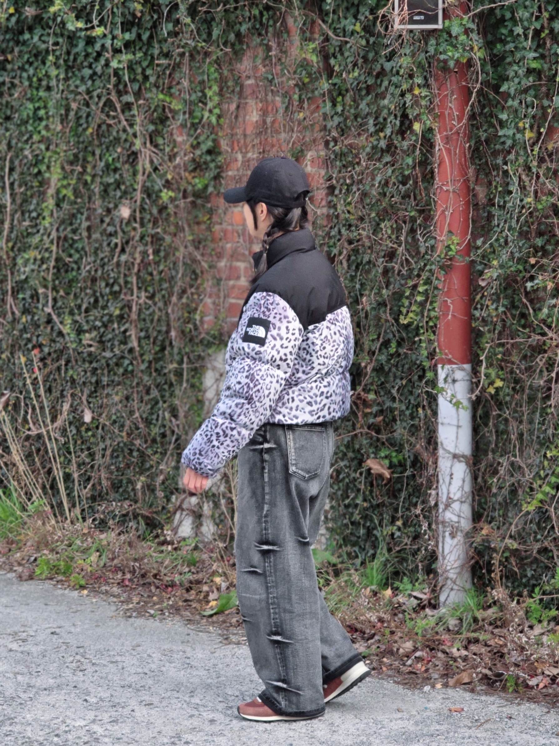 (W) The North Face White Label Novelty Nuptse Down Jacket P Silver, New Balance 574 Rich Oak - D Standard 착용 스타일 - 2