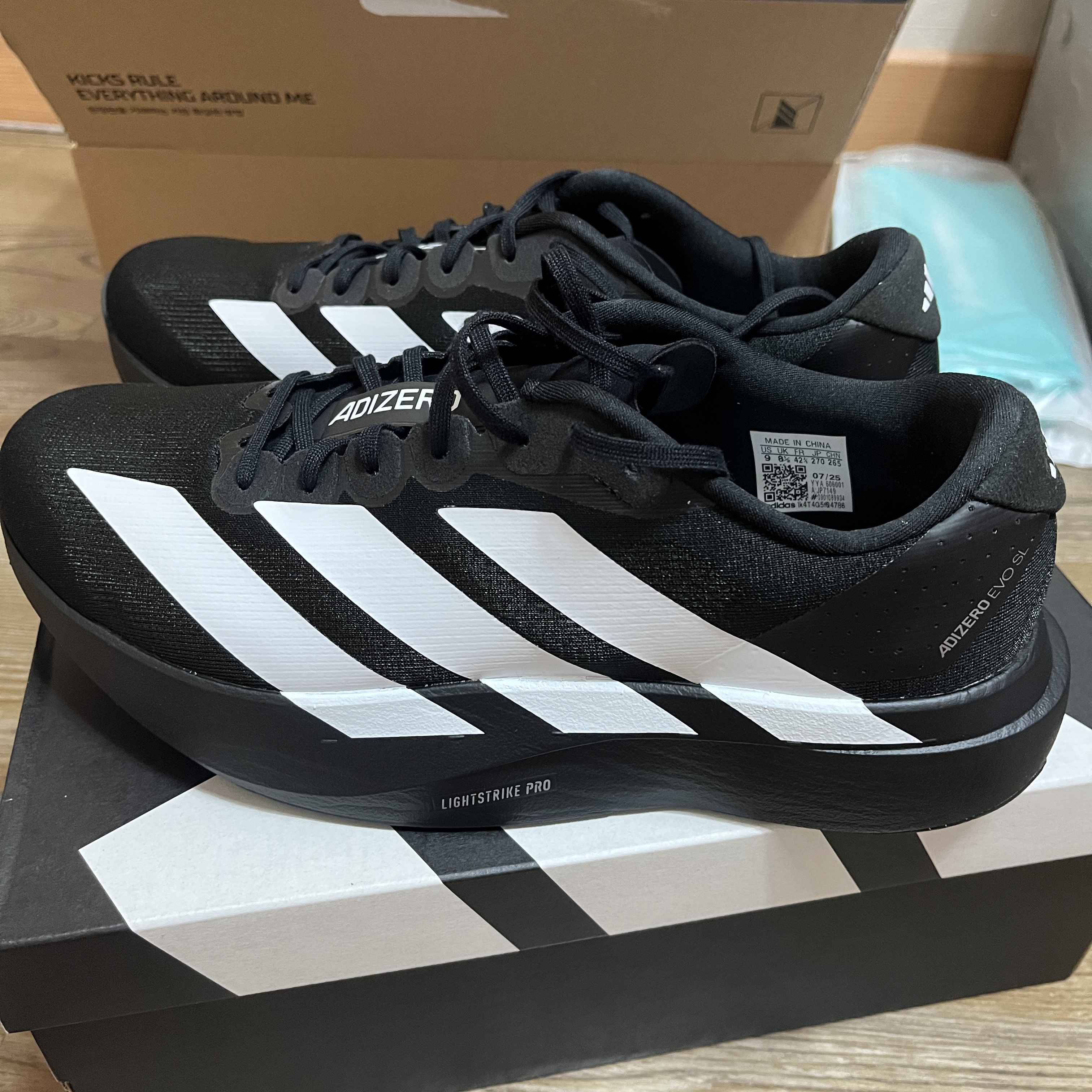 Adidas Adizero EVO SL Core Black Cloud White 착용 스타일