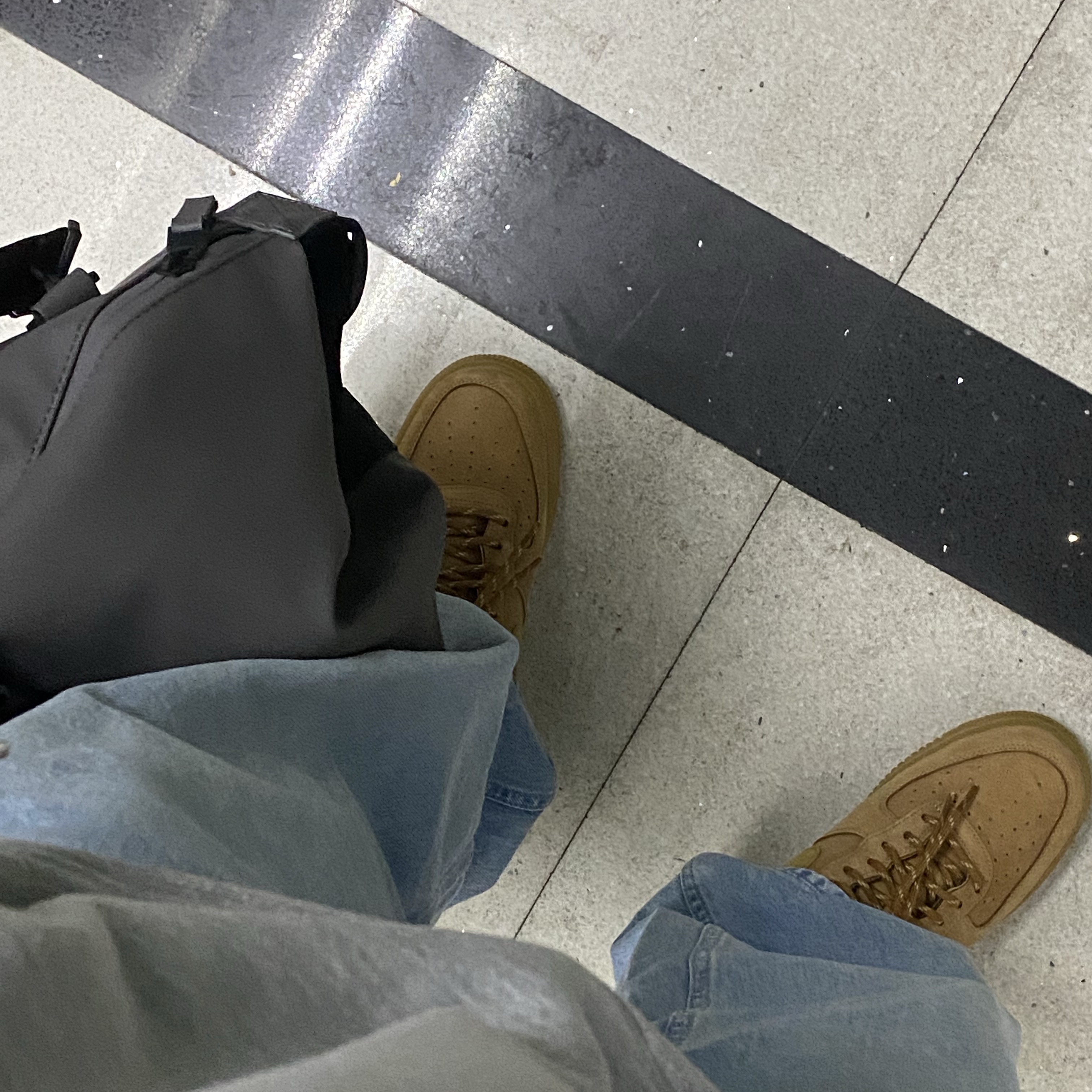 Nike Air Force 1 '07 WB Flax 착용 스타일 - 1