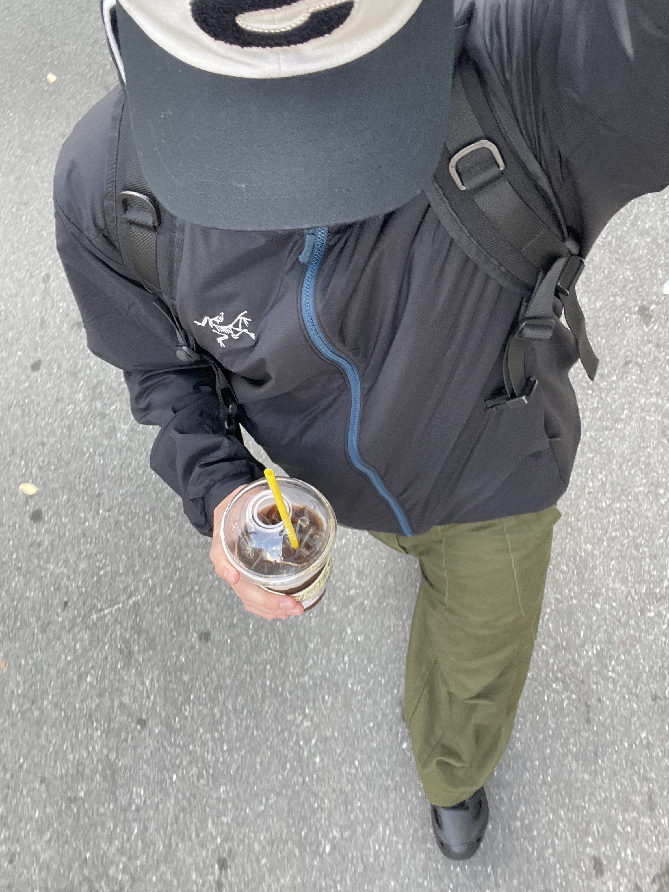 Arc'teryx Atom Hoody Lodestar, Stussy Chenille S Low Pro Cap Natural 착용 스타일 - 2