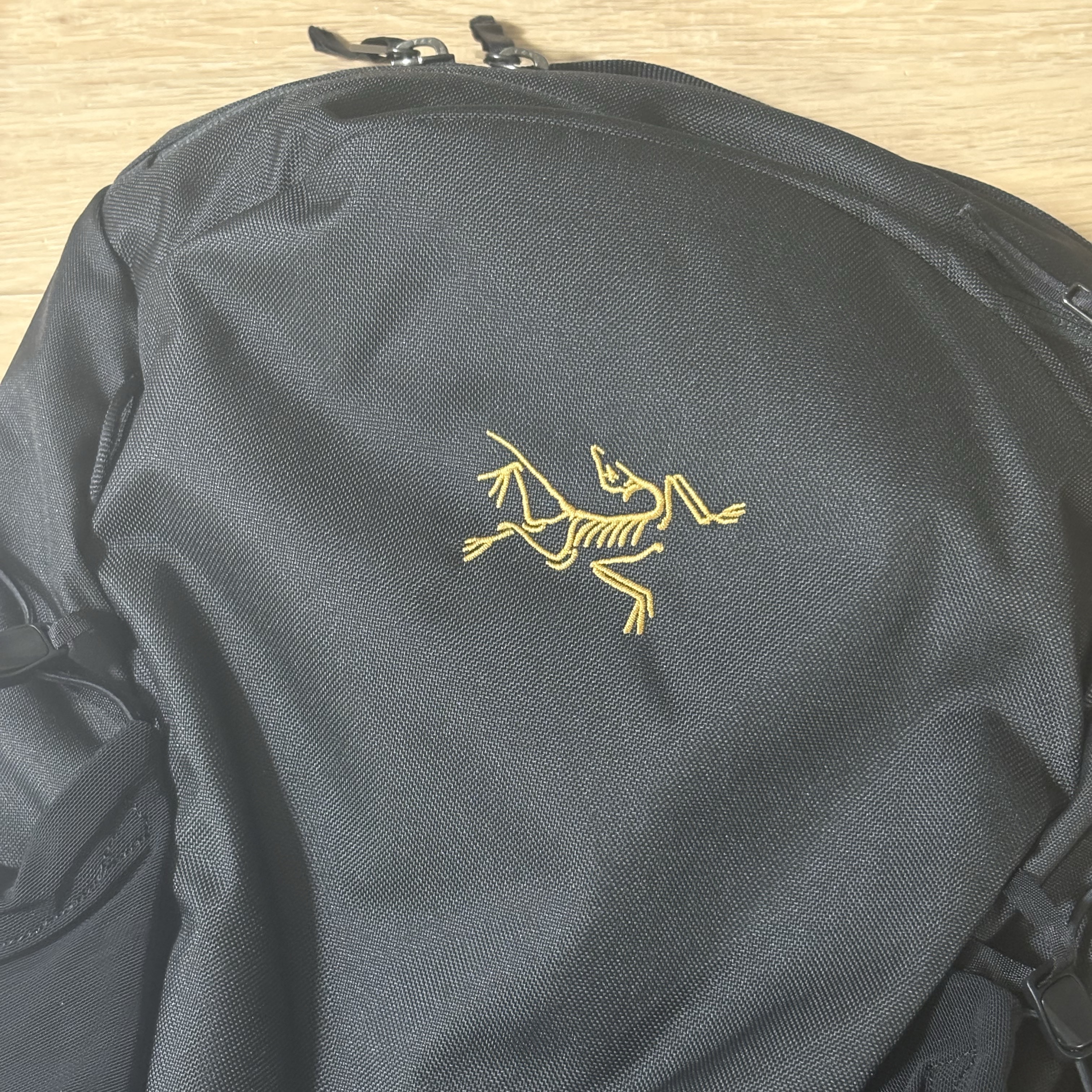 Arc'teryx Mantis 16 Backpack Black 착용 스타일