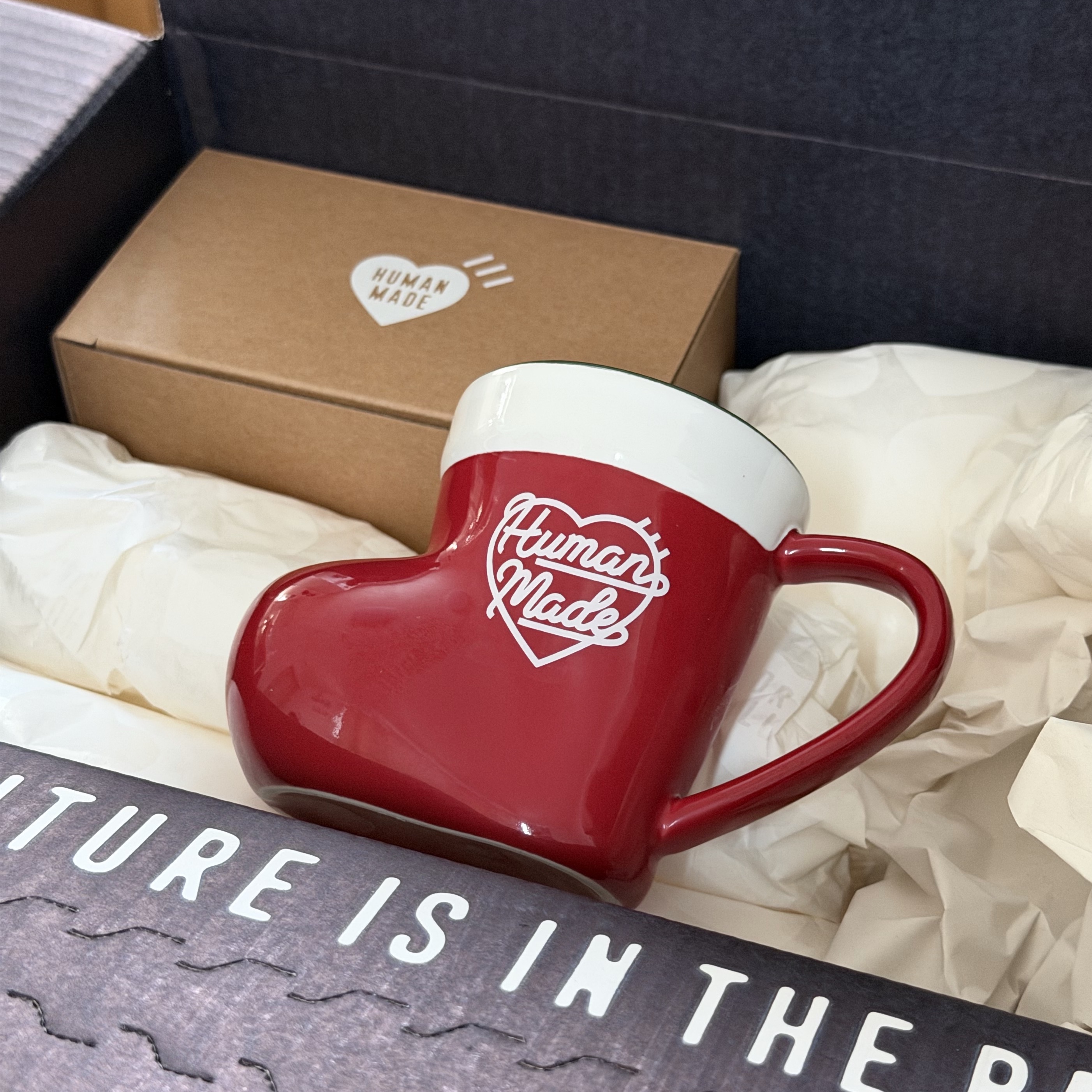 Human Made Holiday Boots Mug Red 착용 스타일 - 2