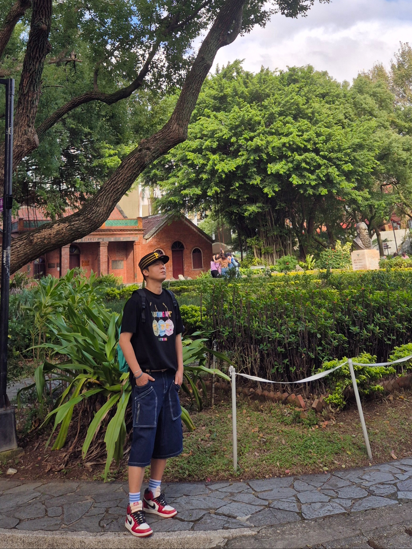 BAPE Water Yoyo Ape Head T-Shirt Black, New Era MLB Pittsburgh Pillbox Pirates Series Ball Cap Black 착용 스타일 - 2