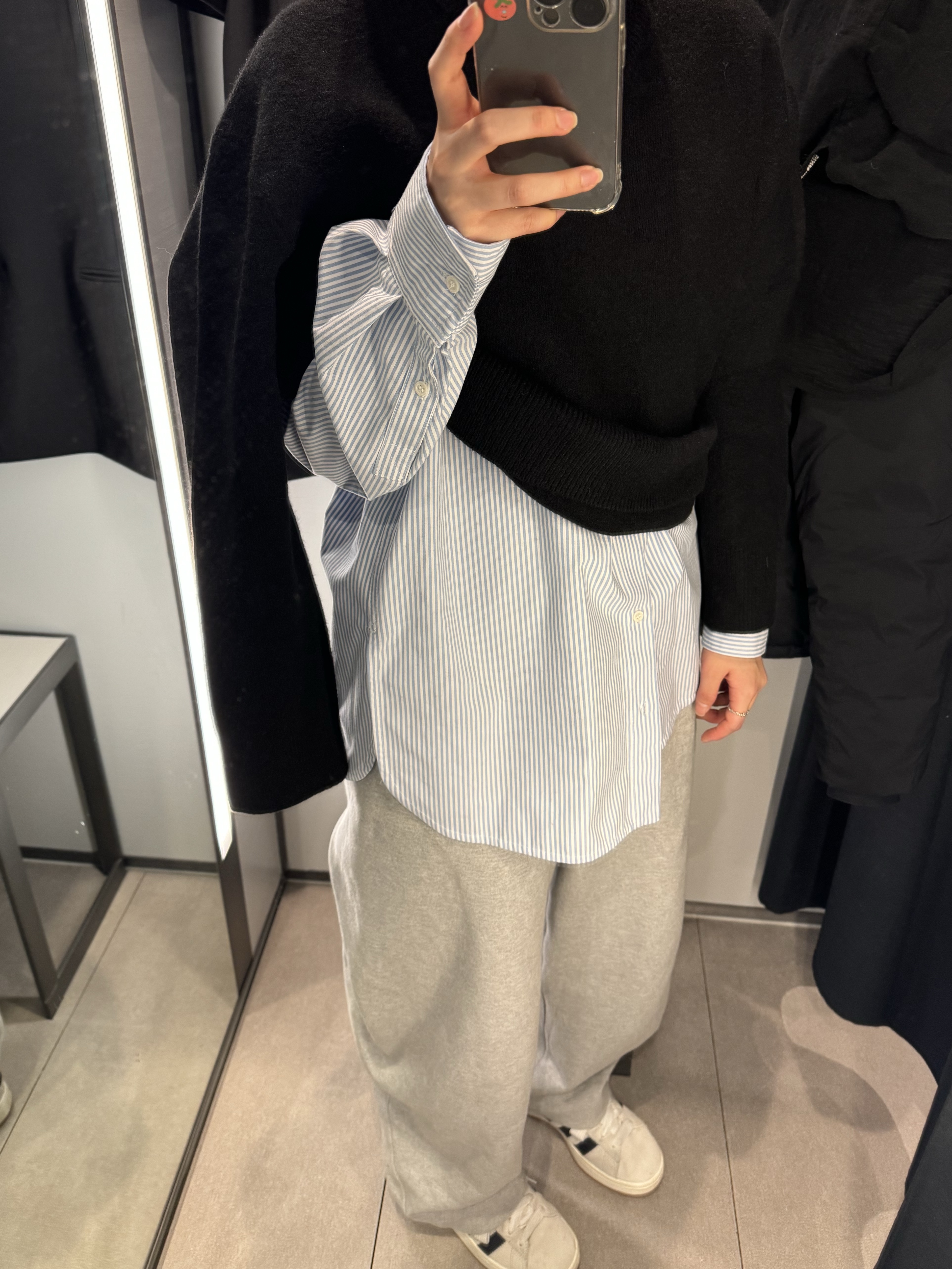 (W) Adidas Campus 00s Crystal White Core Black, Huey Button-Fly Curved Sweatpants Grey 착용 스타일 - 1