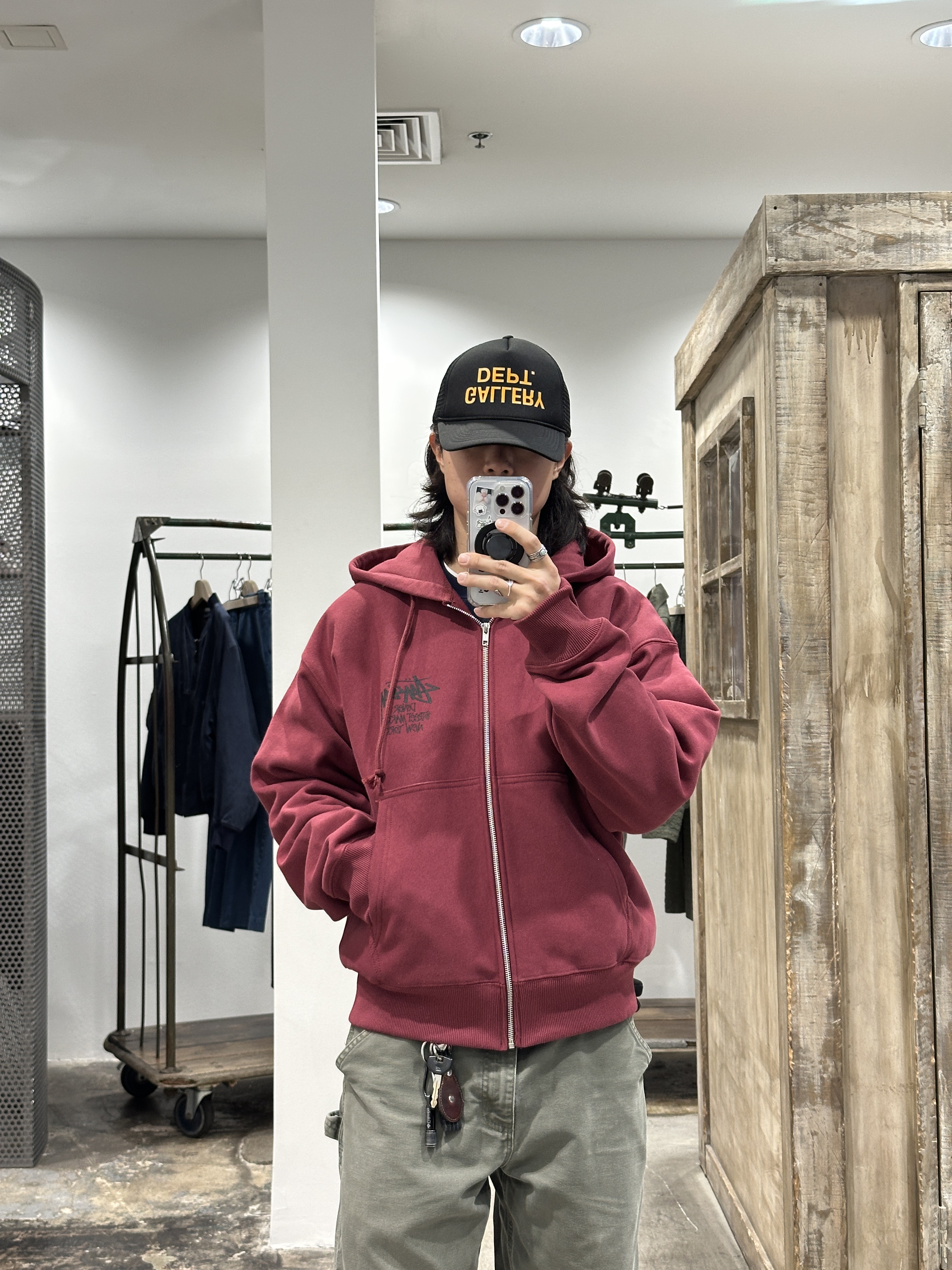 Gallery Dept. Fucked Up Trucker Cap Black 착용 스타일 - 1