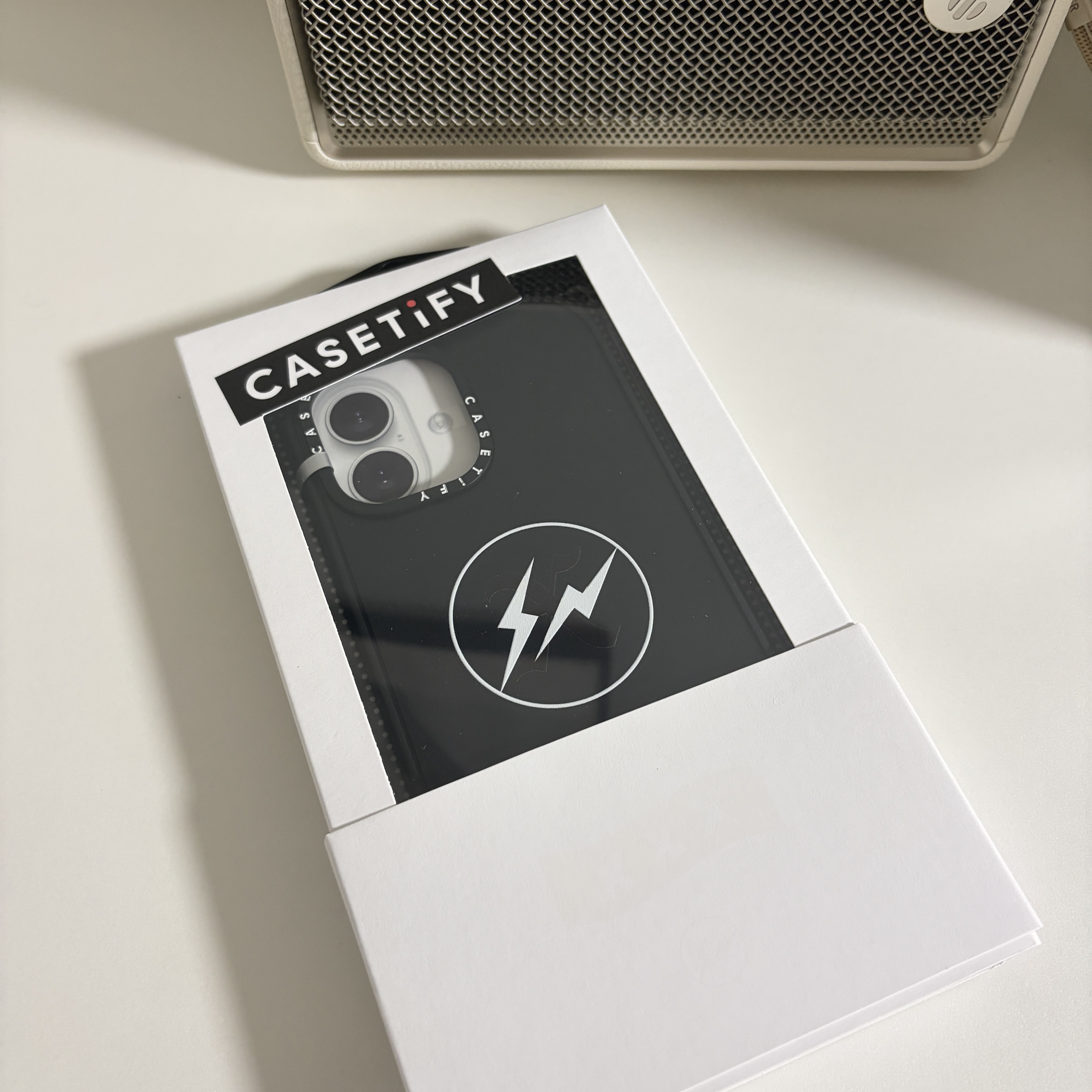 Casetify x Fragment x God Selection XXX iPhone OG Logo Magsafe Impact Case Matte Black 착용 스타일