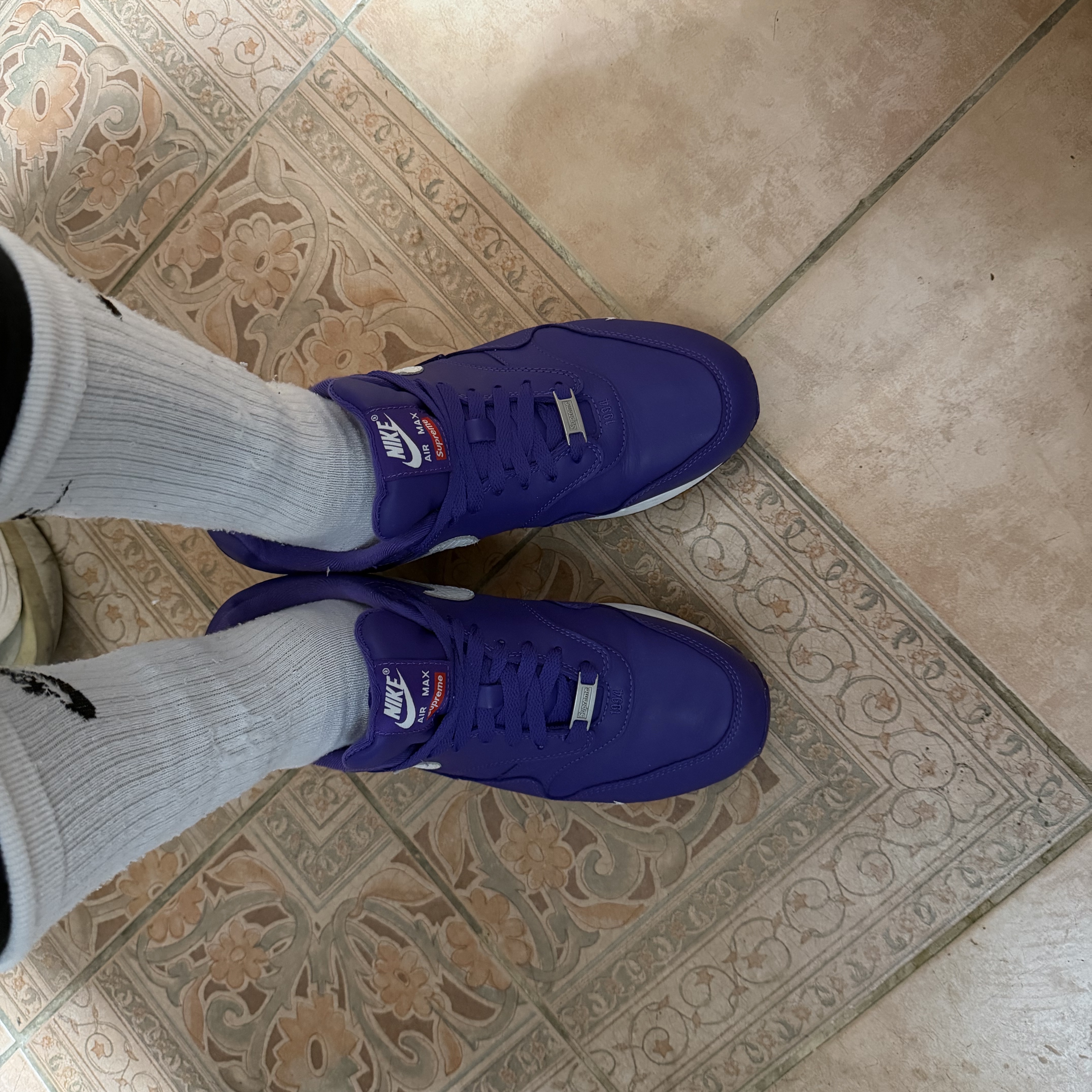 Nike x Supreme Air Max 1 '87 Varsity Purple White - 25SS 착용 스타일