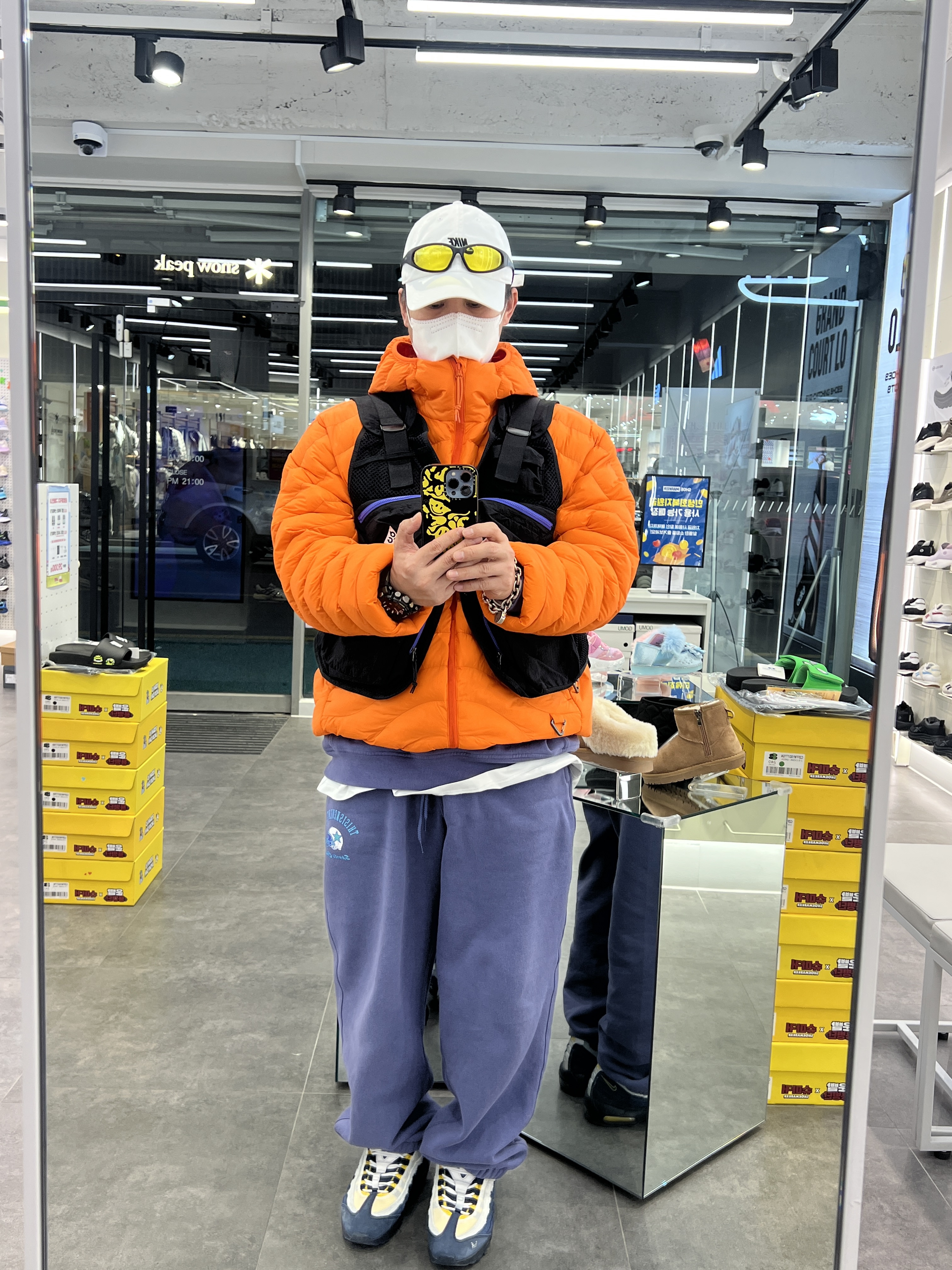 Nike ACG River Drifter Vest Black - Asia, Nike ACG Lava Flow Therma-Fit ADV Jacket Safety Orange Summit White - Asia 착용 스타일