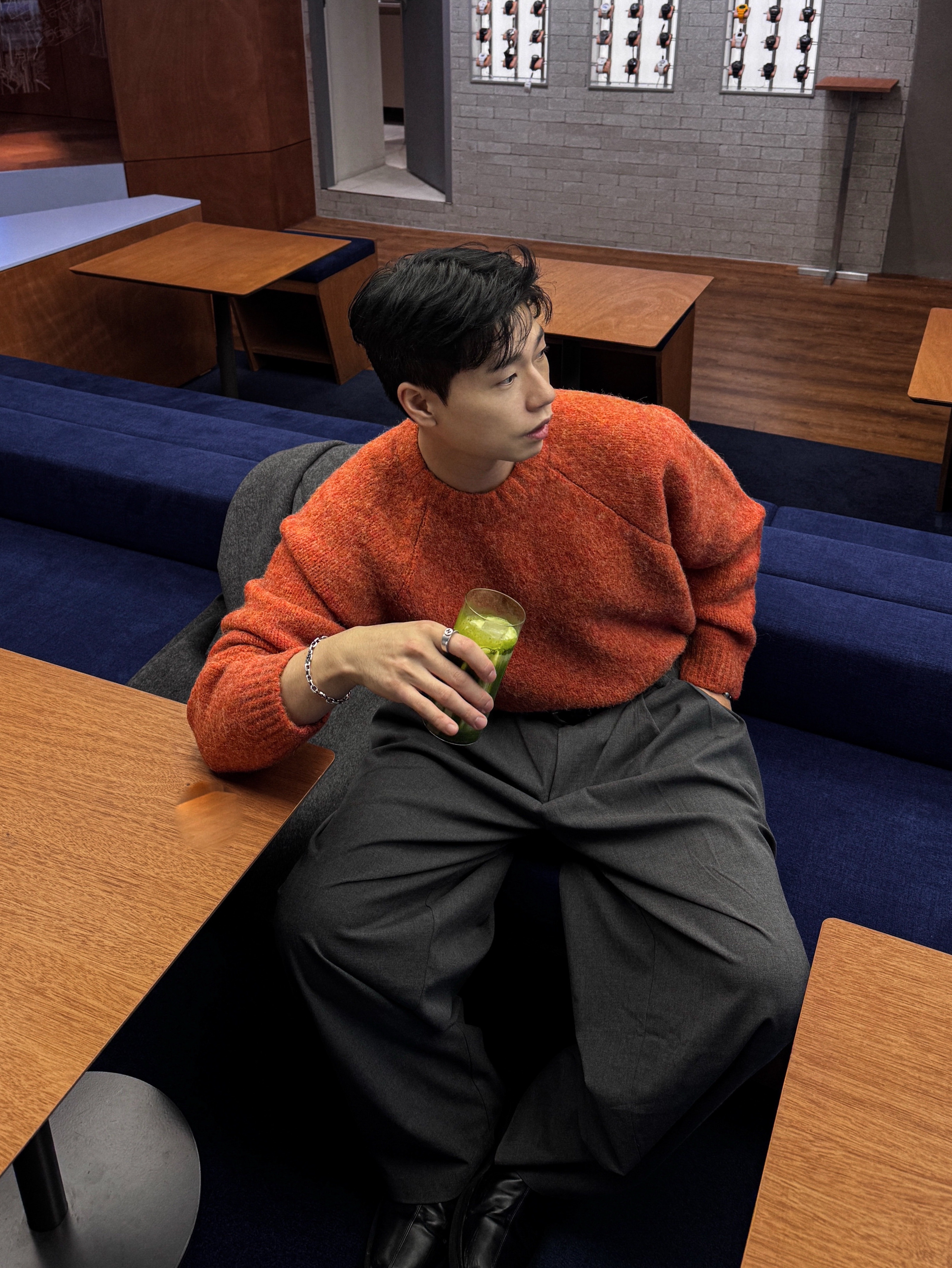 Knitted Boucle Reglan Crop Round Knit Orange 착용 스타일