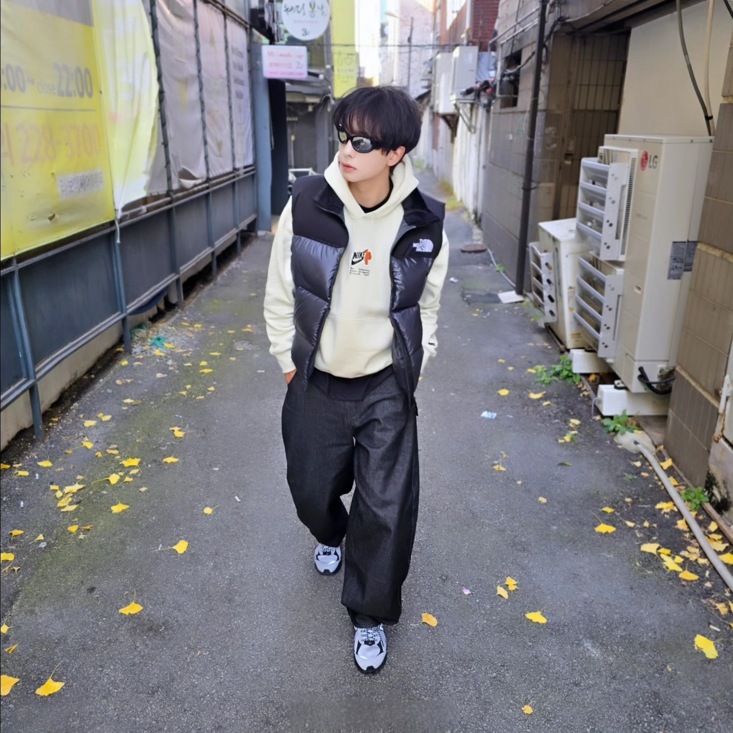 The North Face Novelty Nuptse Vest RDS Dark Gray - 25FW, Nike Club Fleece Pullover Hoodie Light Khaki 착용 스타일 - 3