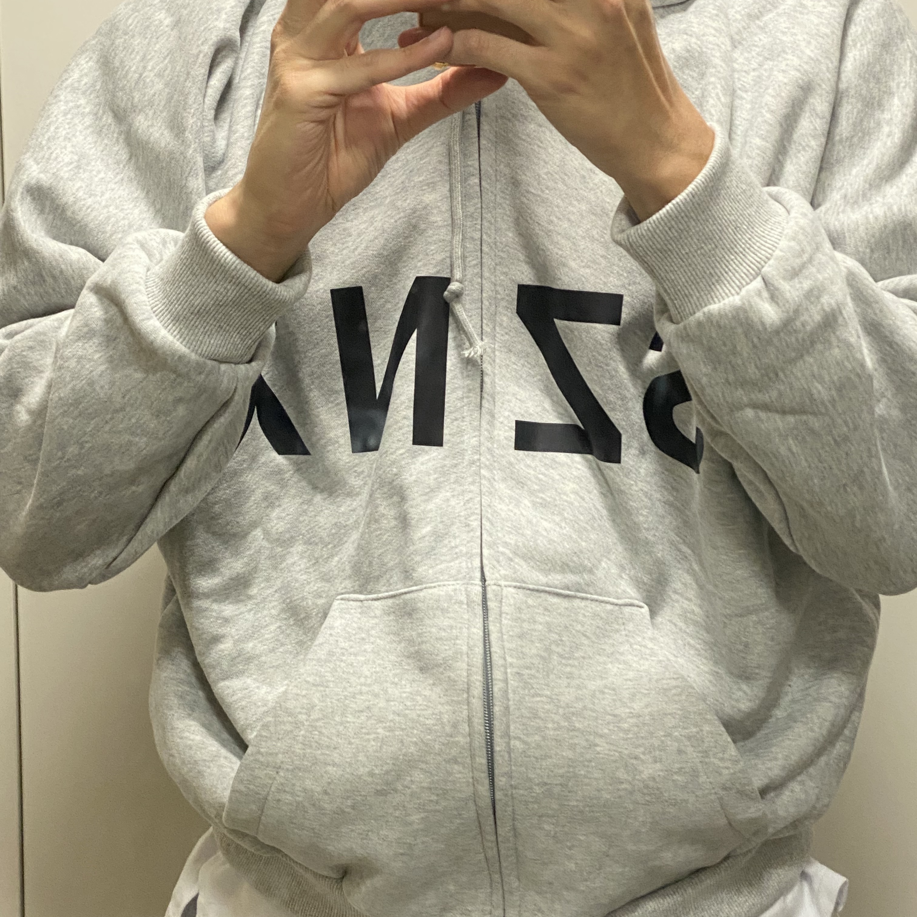 Yeezy HD-10 Grey - Korea Limited 착용 스타일 - 1