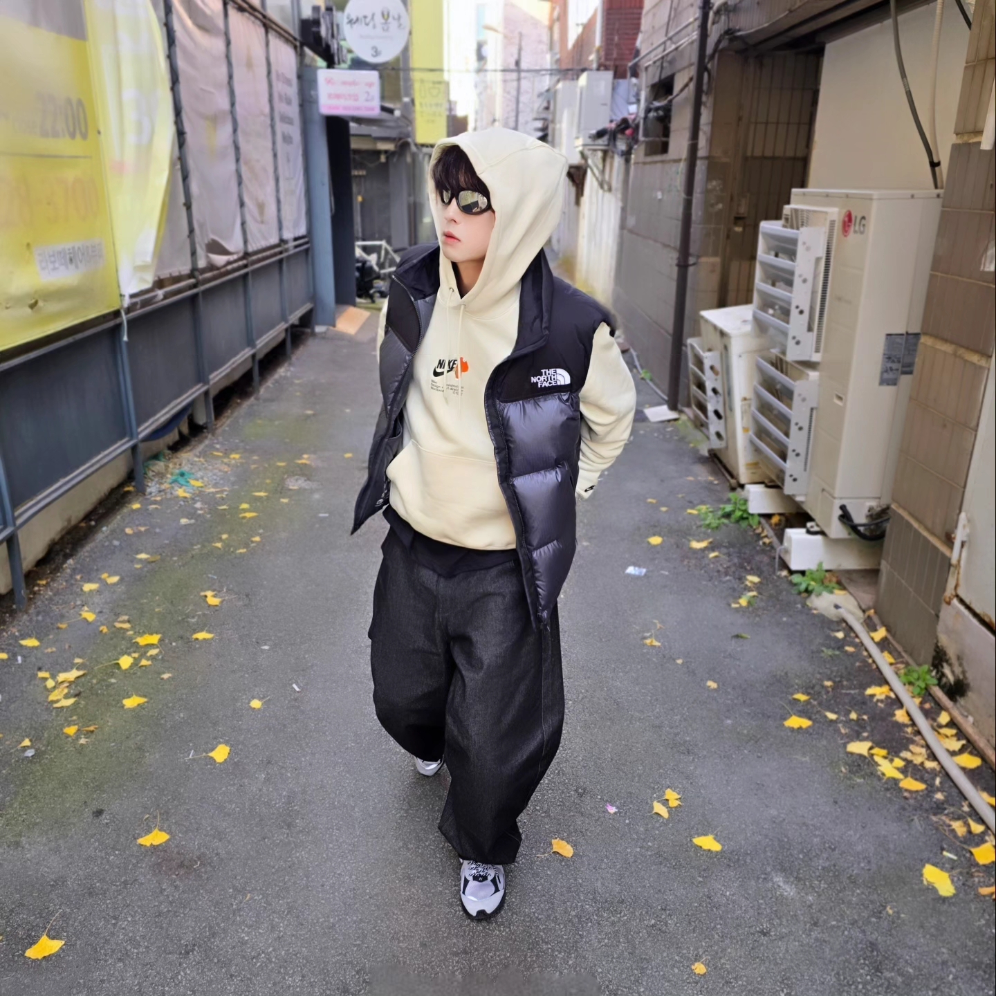 The North Face Novelty Nuptse Vest RDS Dark Gray - 25FW, Nike Club Fleece Pullover Hoodie Light Khaki 착용 스타일 - 5