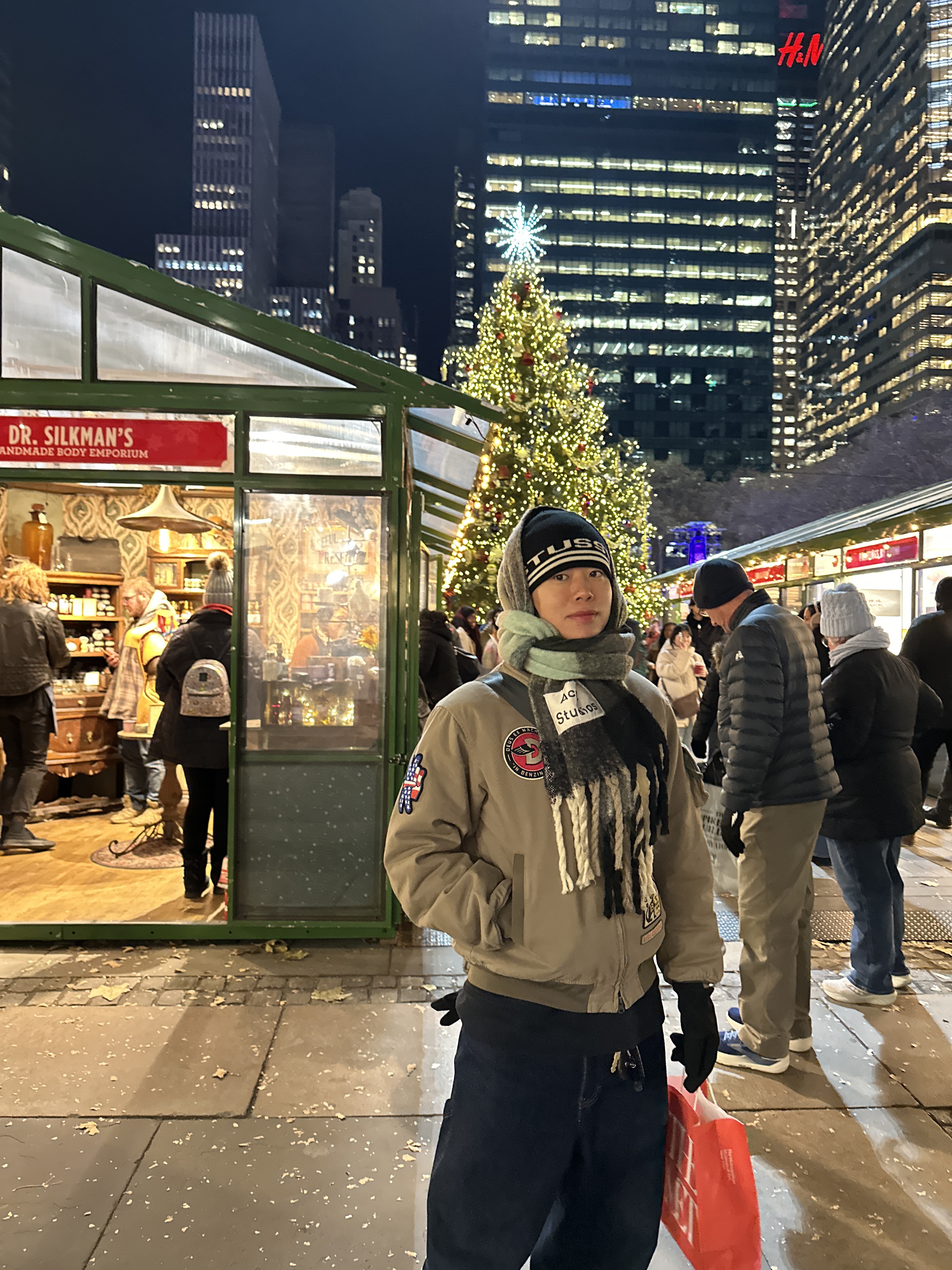 Stussy Jacquard Stripe Skullcap Beanie Black, Deus Ex Machina Graphic MA-1 Khaki 착용 스타일 - 5