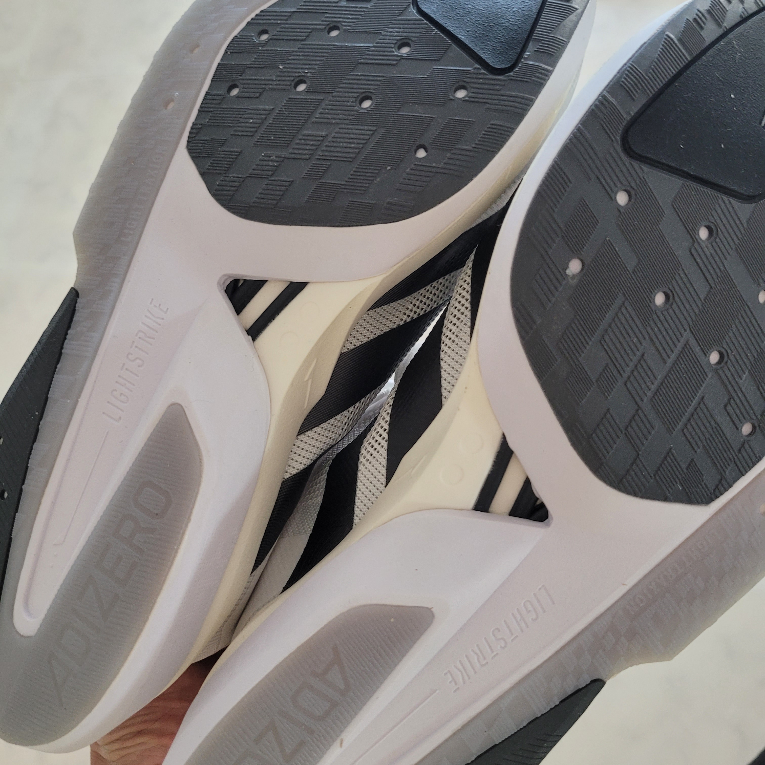 Adidas Adizero Boston 13 Cloud White Core Black 착용 스타일 - 2