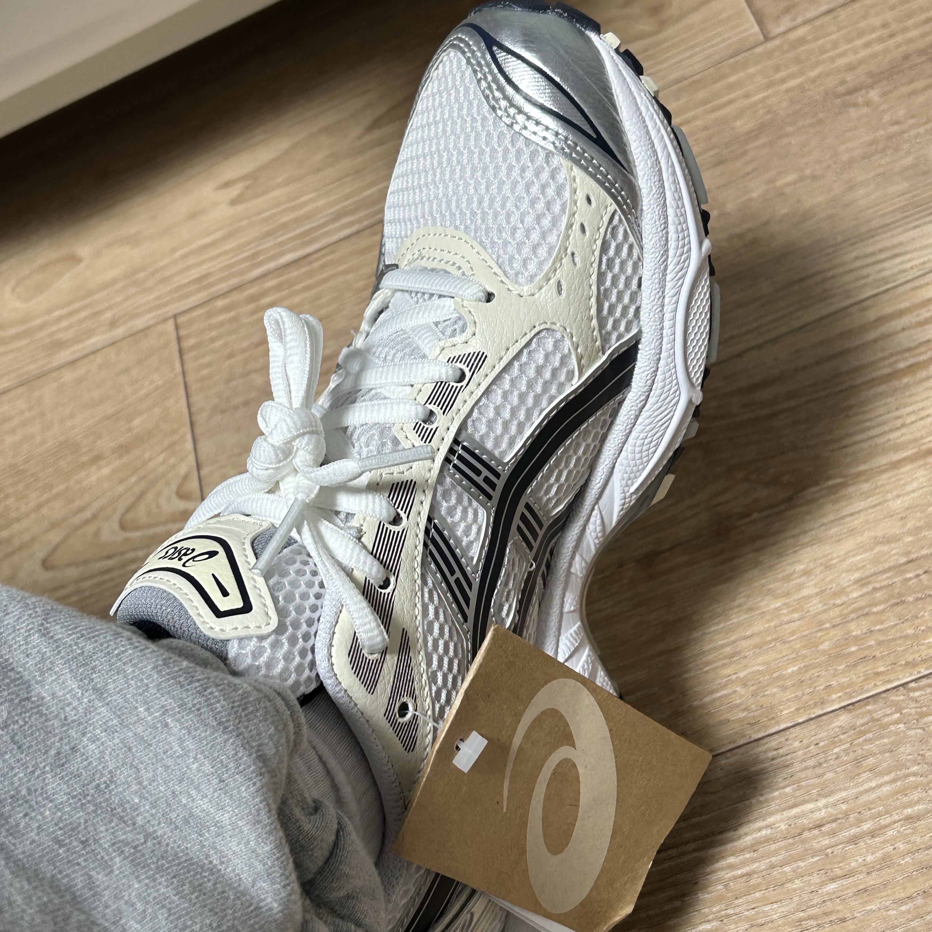(W) Asics Gel-Kayano 14 White Midnight 착용 스타일