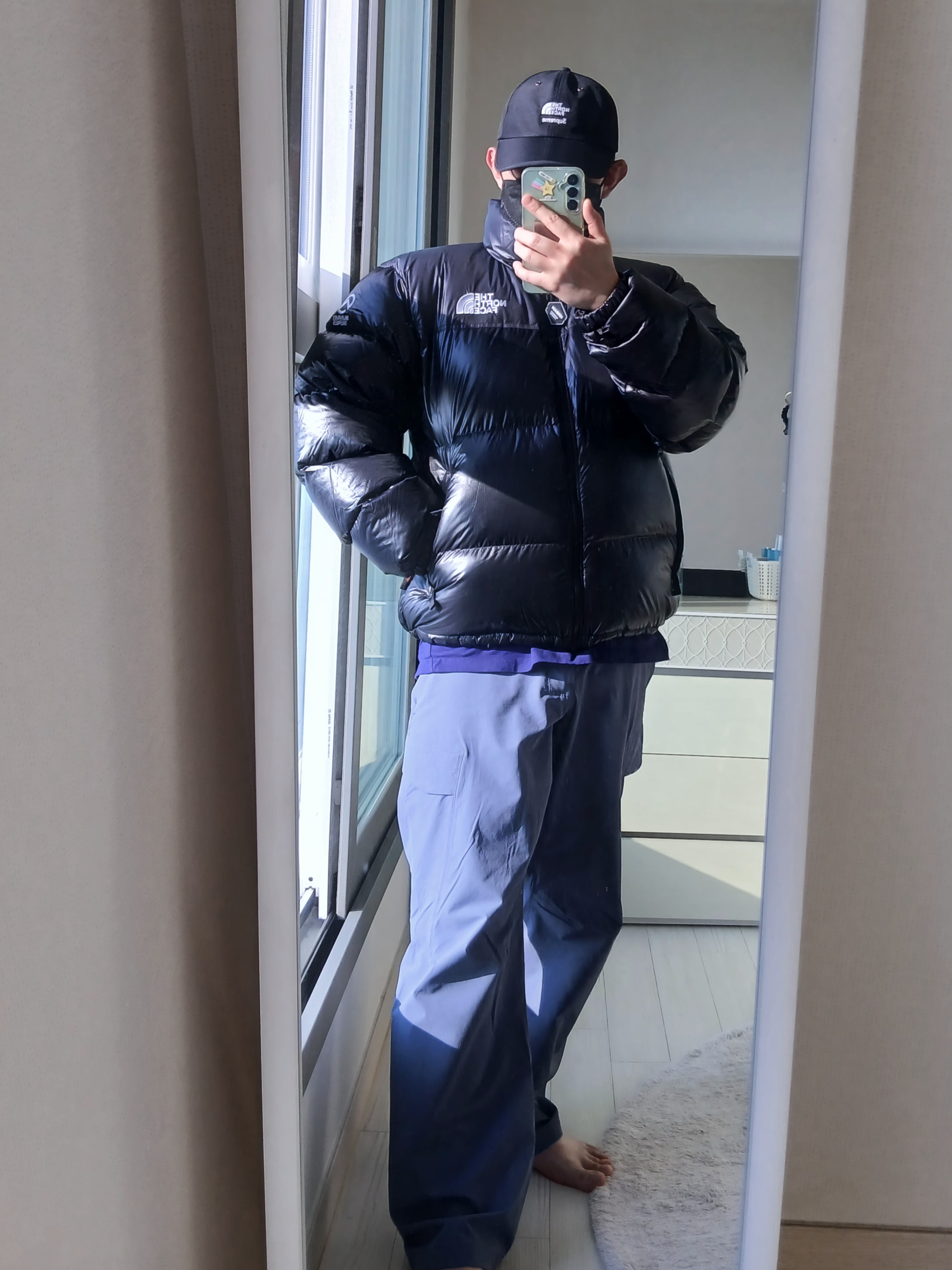 The North Face Quantum Nuptse RDS Jacket Black, Supreme x The North Face Split 6-Panel Black - 24SS 착용 스타일 - 1