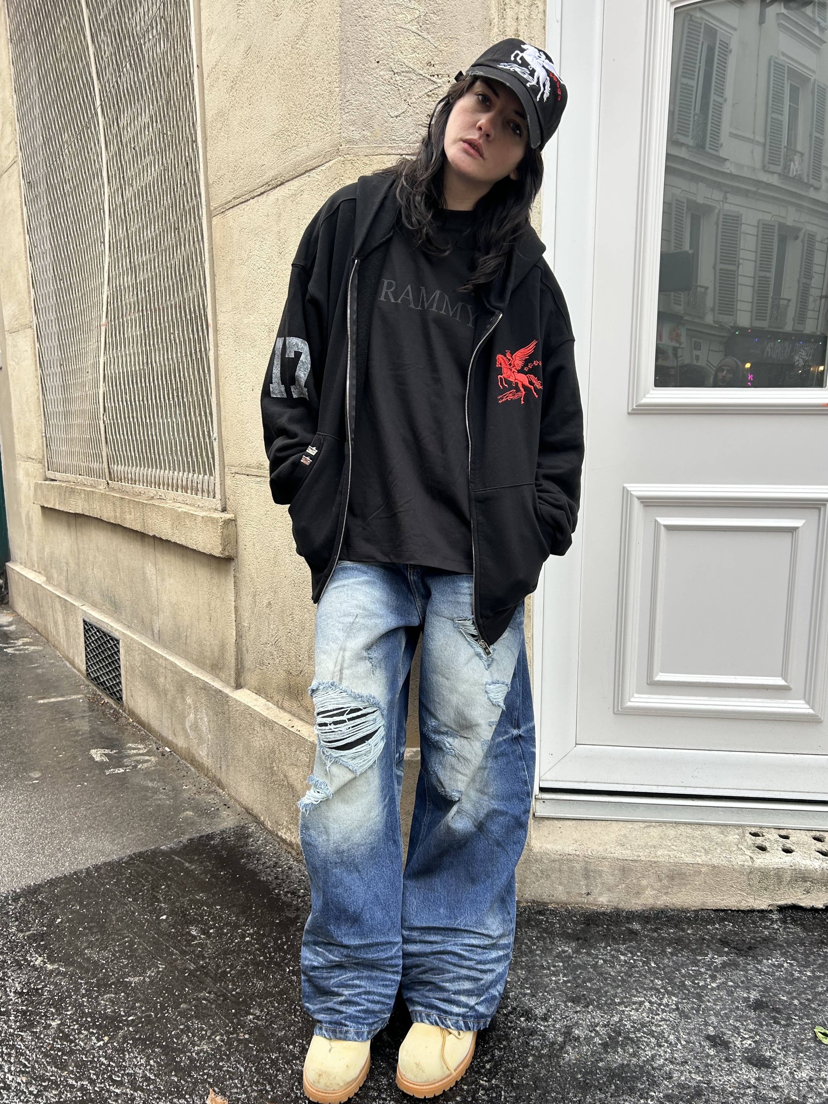 PACOSPLY Falling Angel Zip Up Hoodie Black 착용 스타일