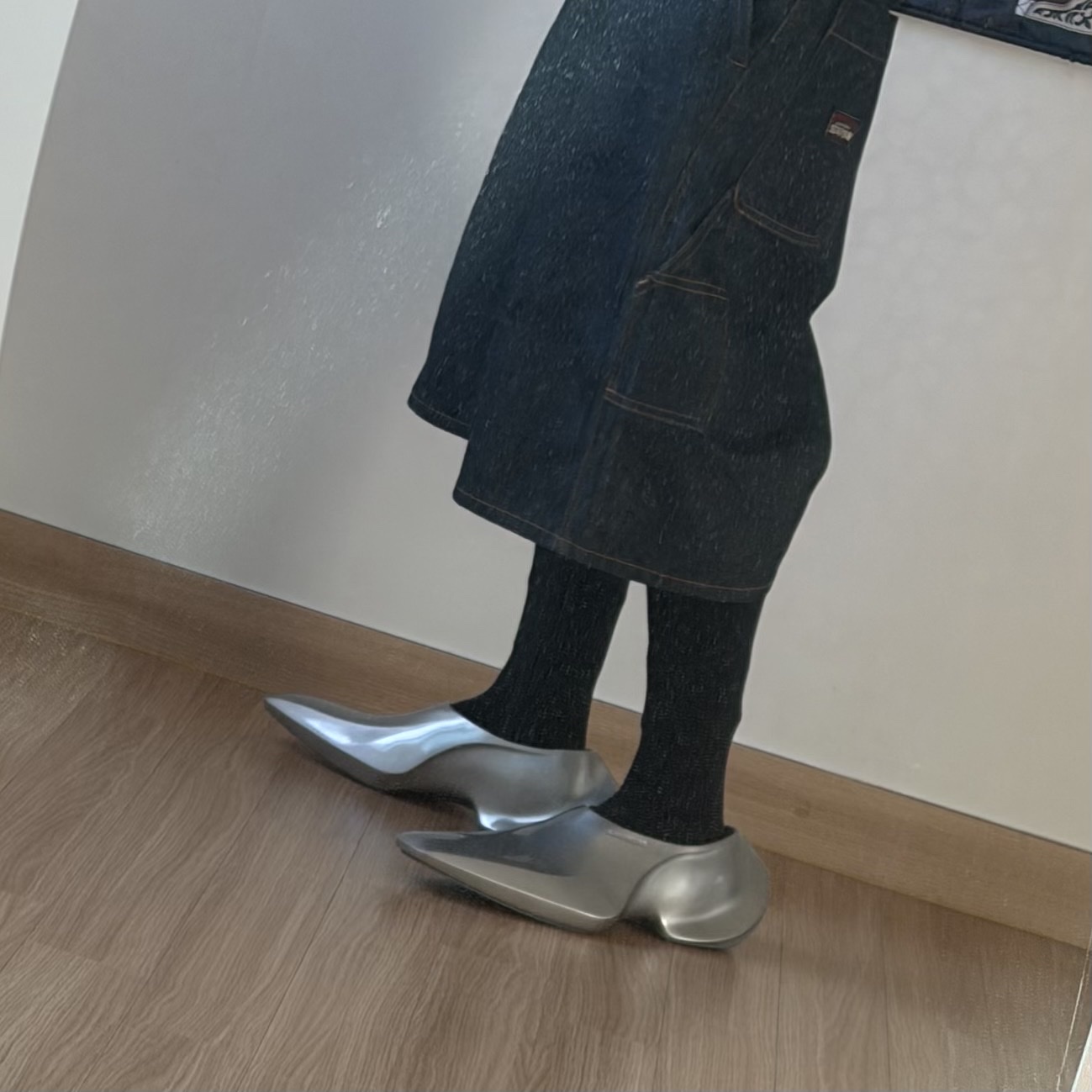 Balenciaga Space Shoe Silver, Stussy Denim Big OL' Shorts Rinsed Indigo 착용 스타일